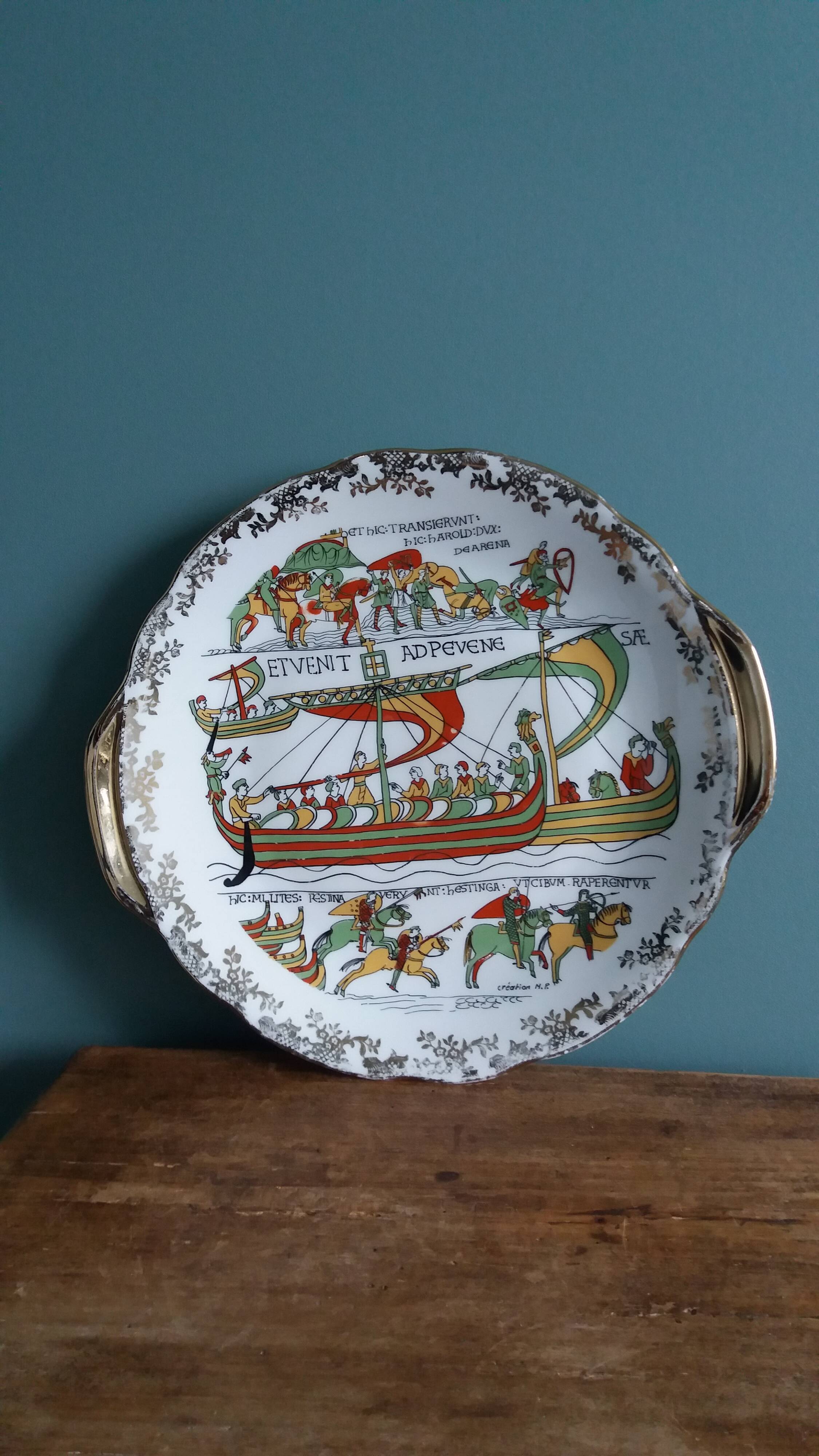Decorative porcelain plate MF tapestry design of Bayeux