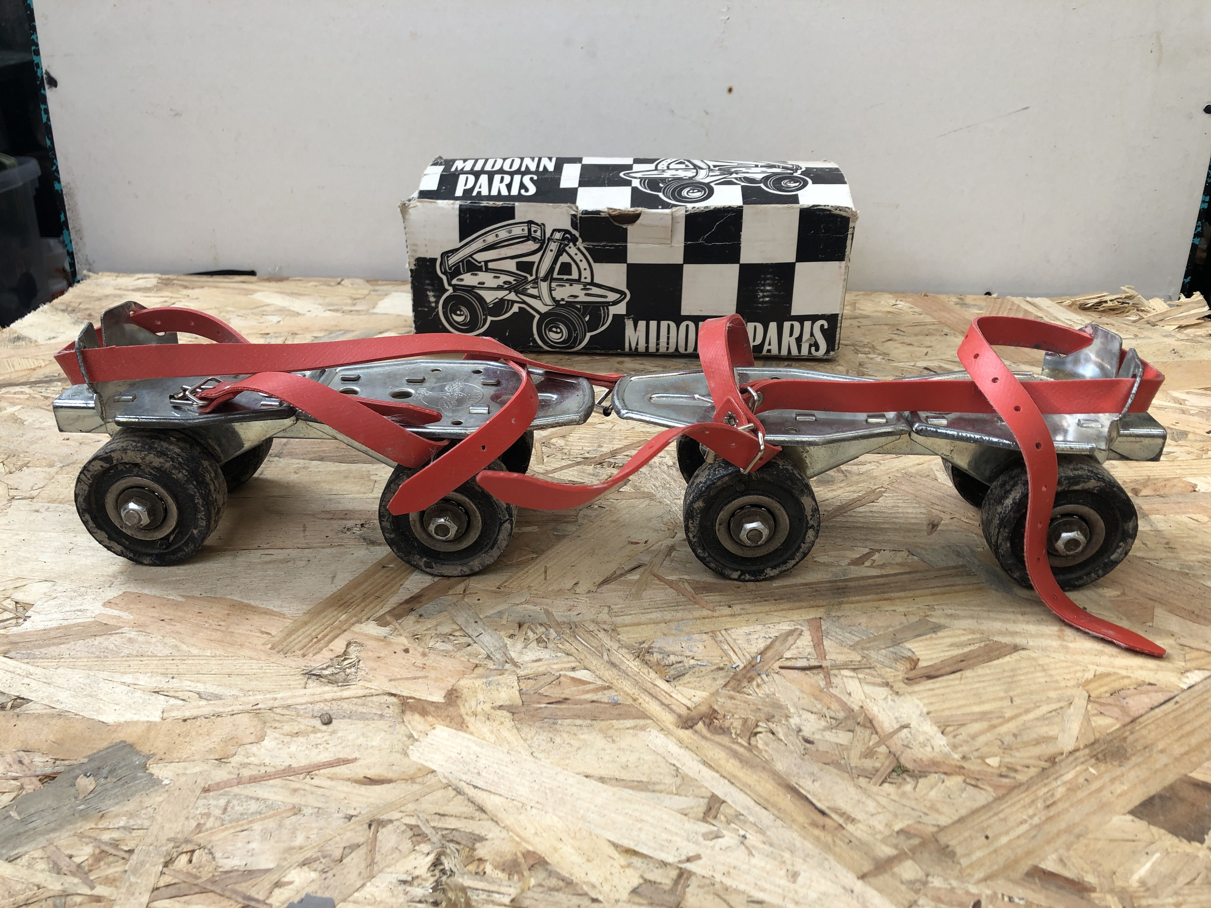 Old pair of roller skates midonn metal