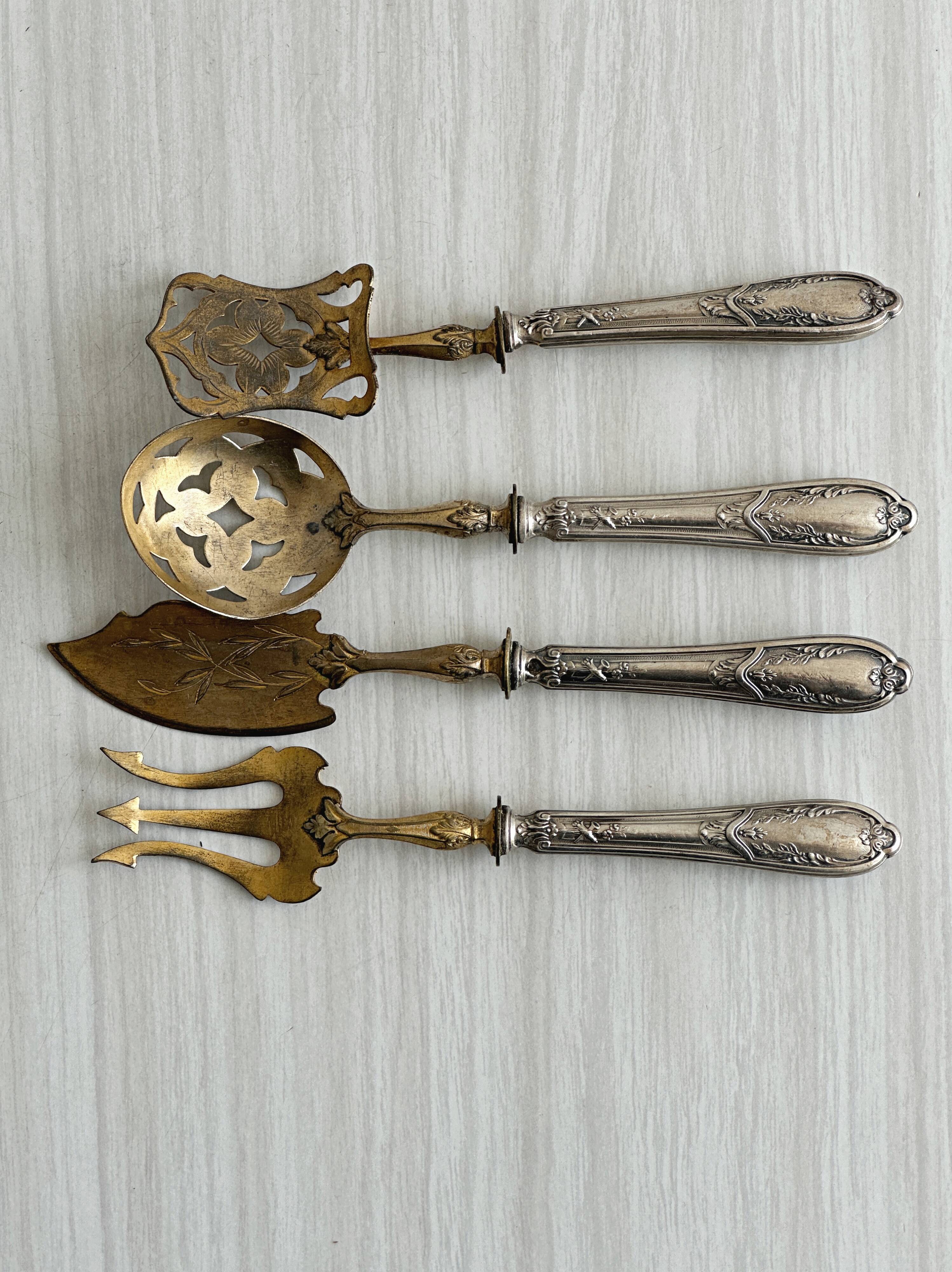Set de 4 couverts de service anciens