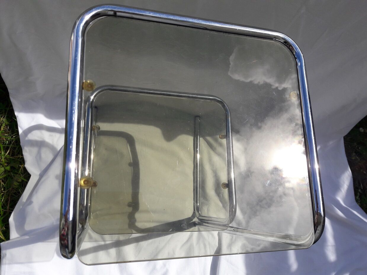 Table d'appoint en métal chromé et verre 70's
