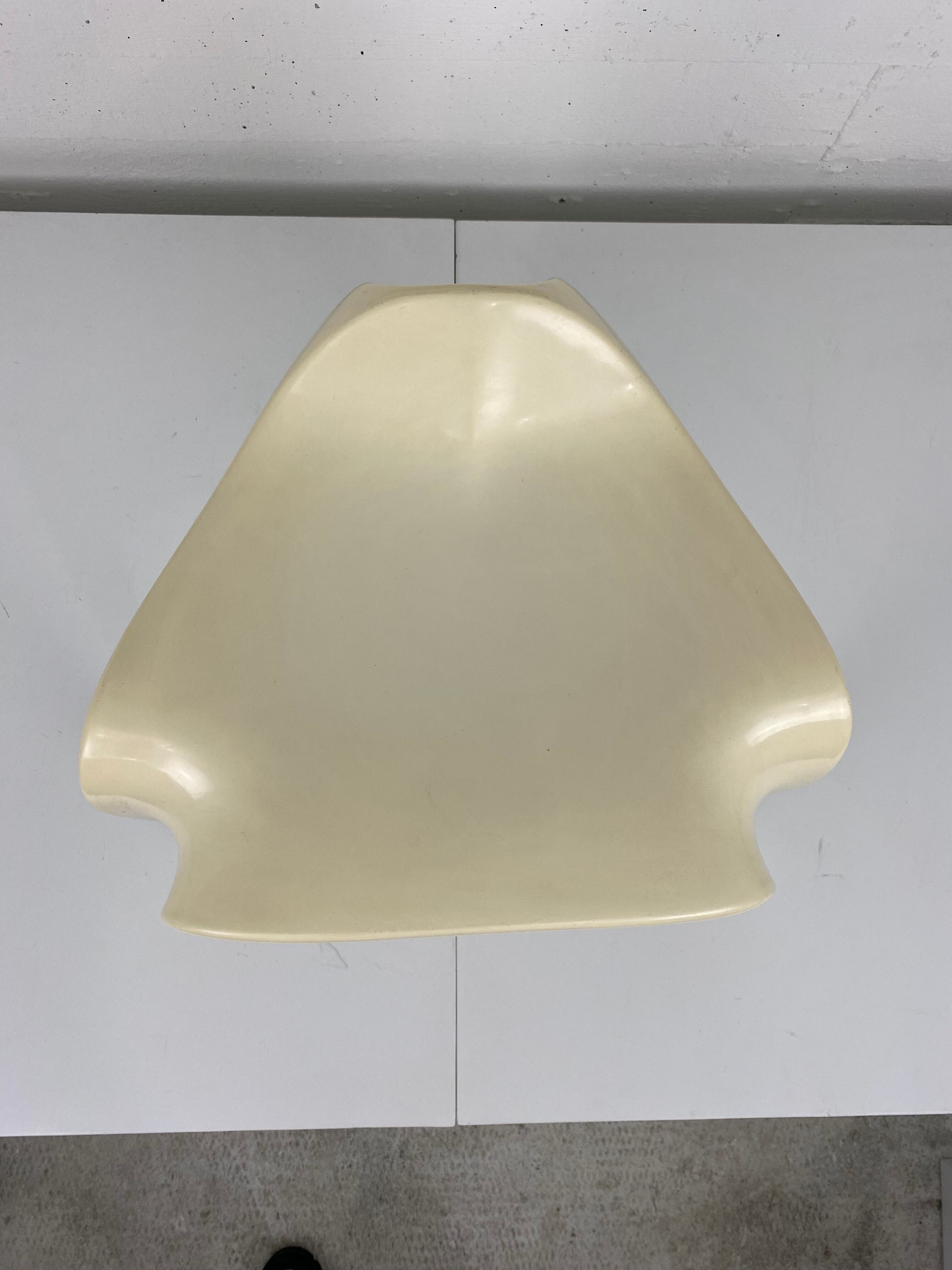 ALEXANDER BEGGE for CASALA - Tripod stool in white plastic.