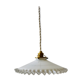 Suspension en opaline dentelée vintage années 50