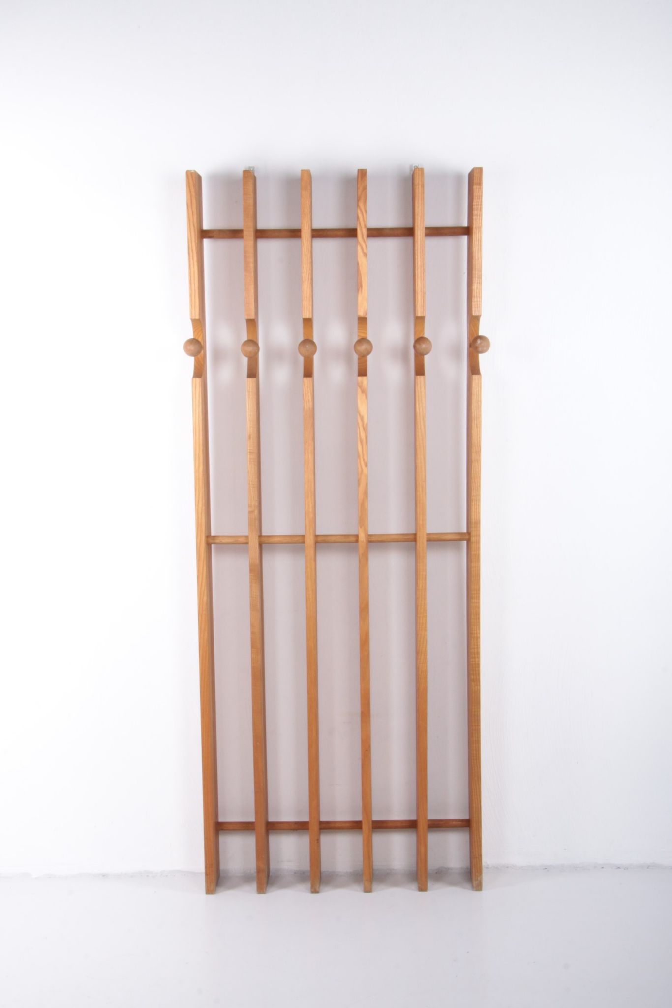 Arspect-Spectrum Coat rack Rare edition 1974, Essen wood Netherlands