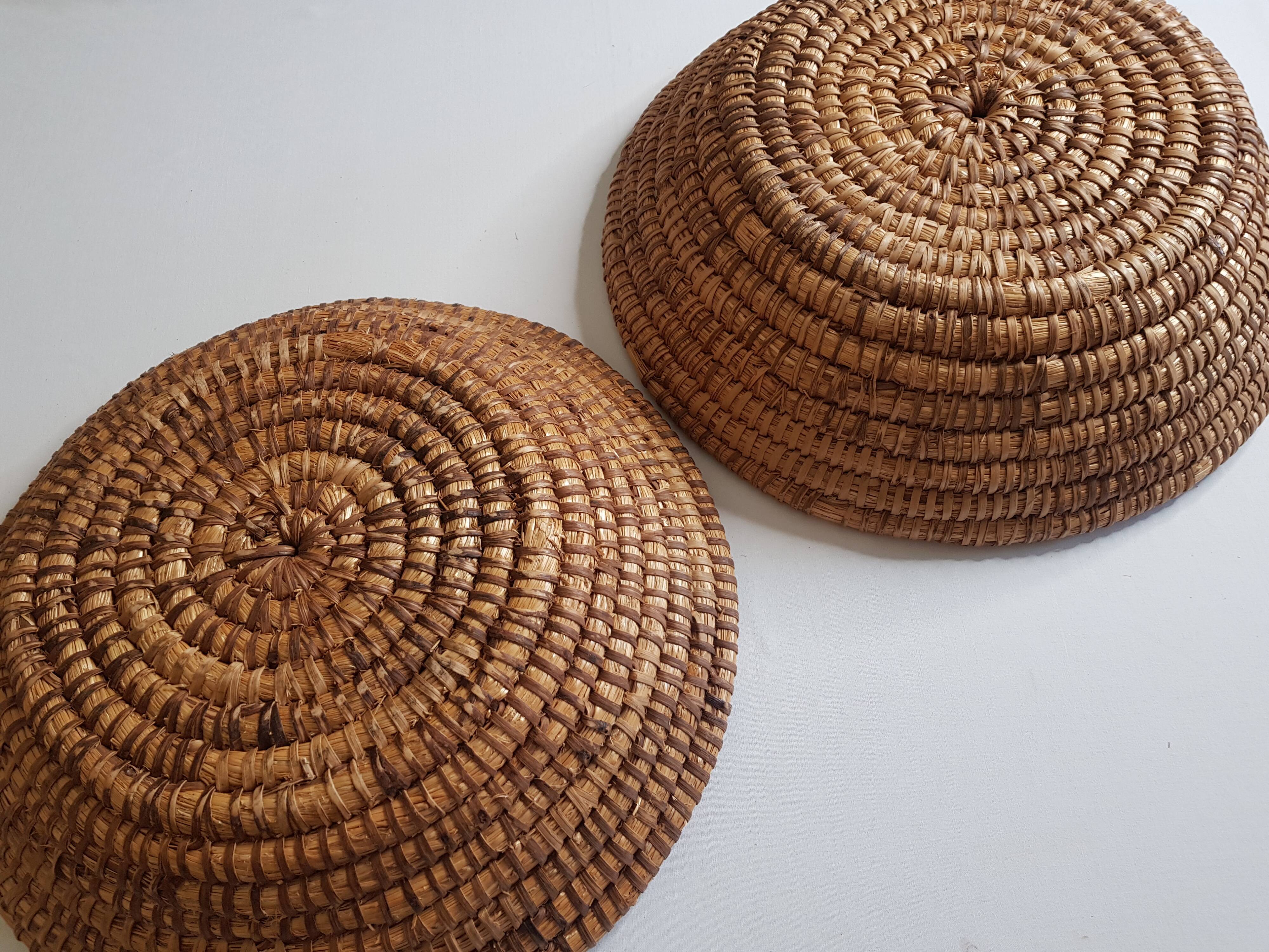 Two large baskets in vintage braided straw 50 cm in diameter