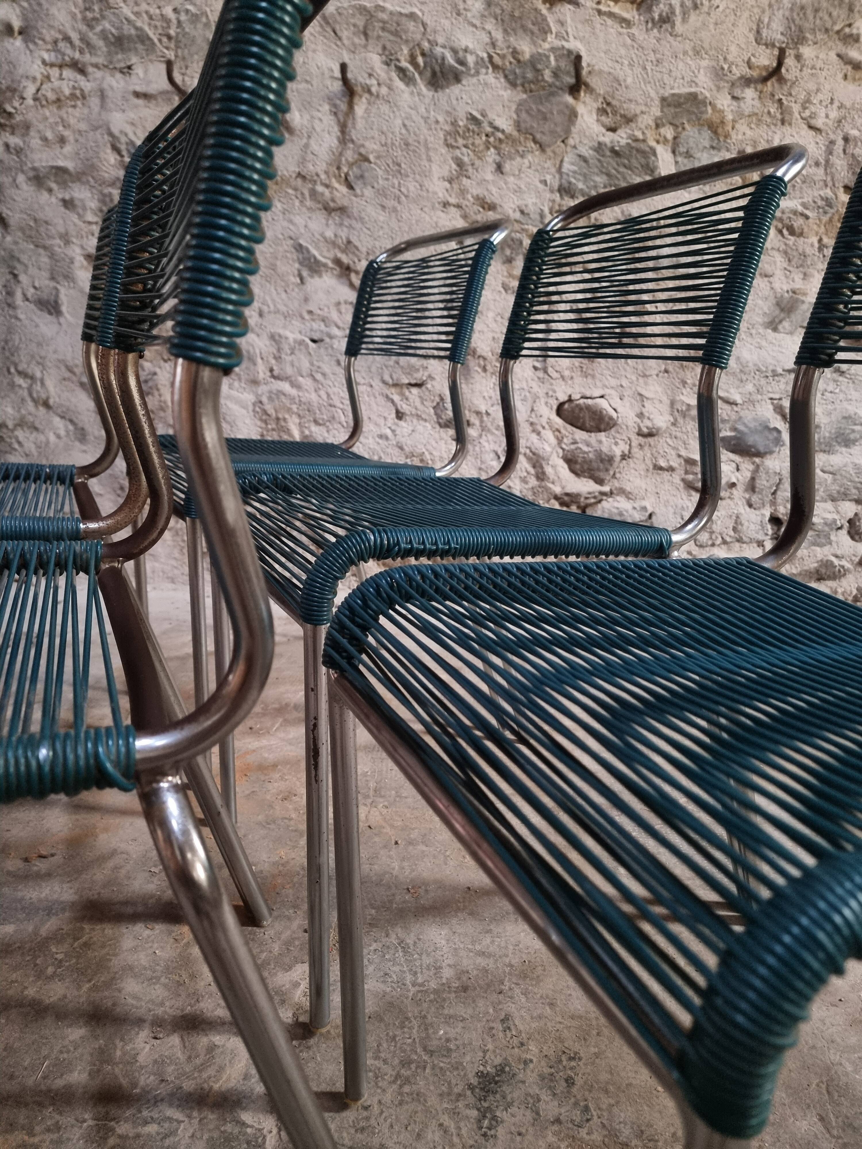 Ensemble de 6 chaises spaghetti françaises avec tabouret assorti – chaises bistrot à cadre chromé – sièges de café vintage empilables – milieu à fin du 20e siècle