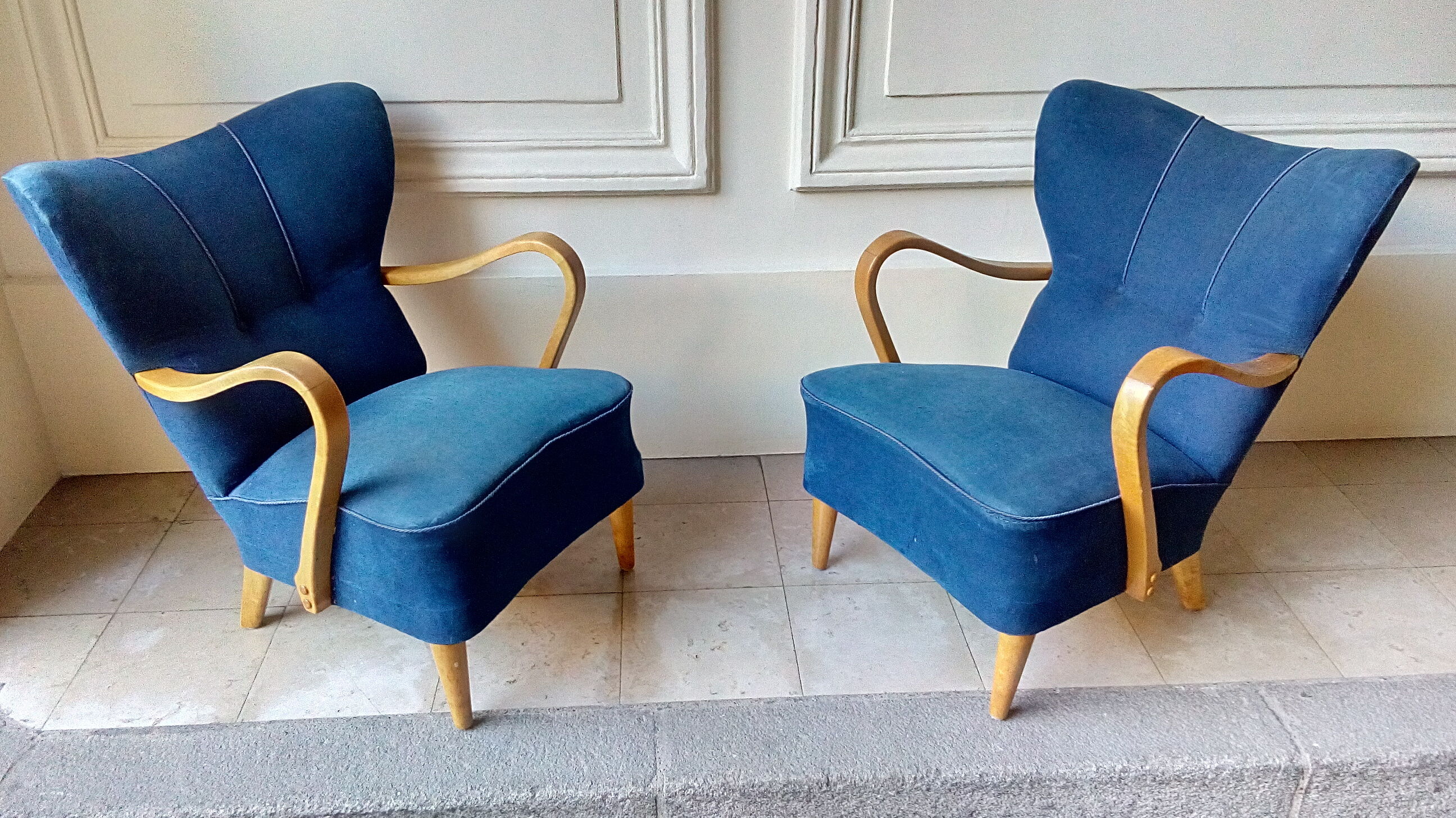 Pair of wing chairs flesh Scandinavian Danish 50s 60s blue