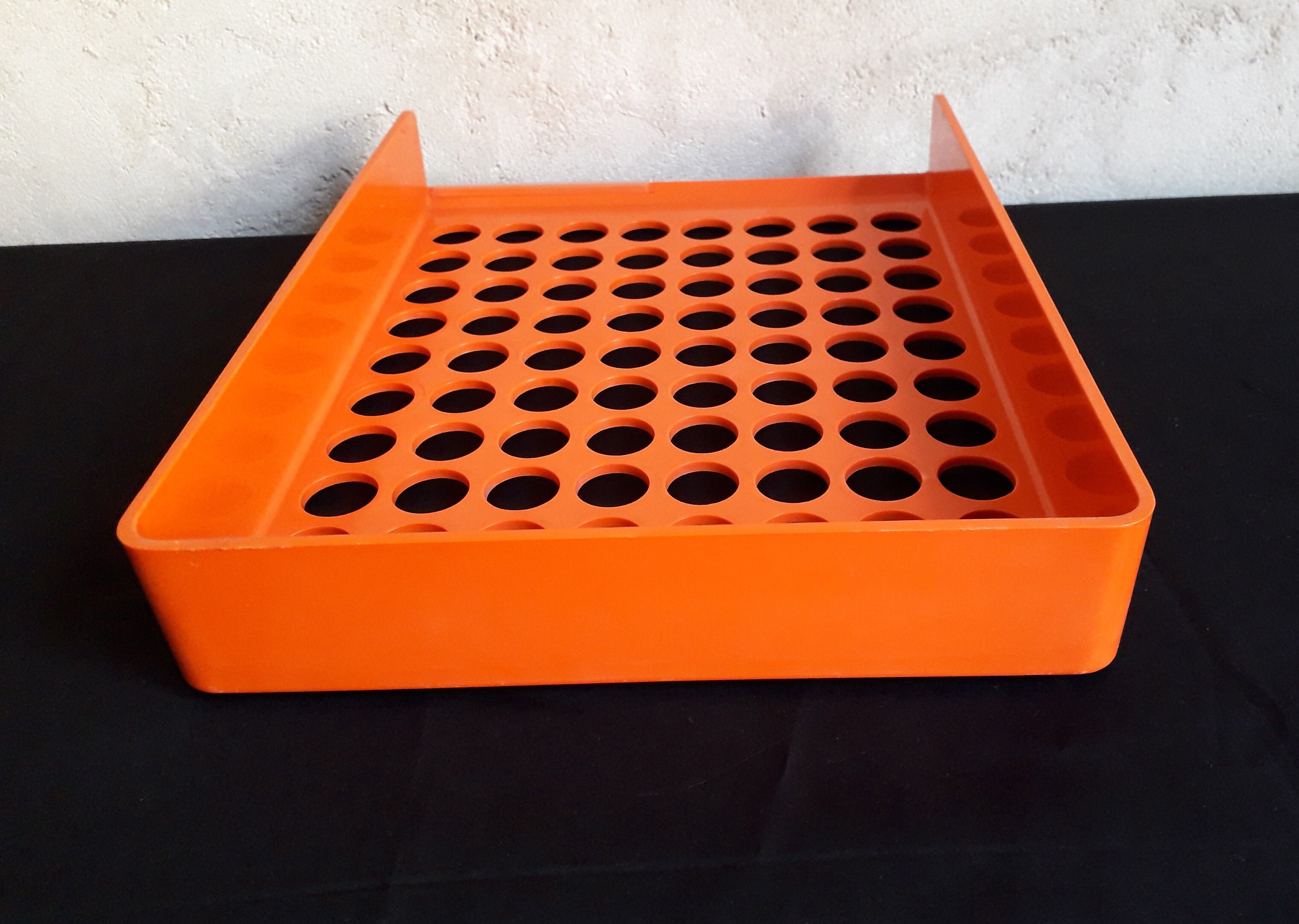 Orange mail bench design Roger Tallon