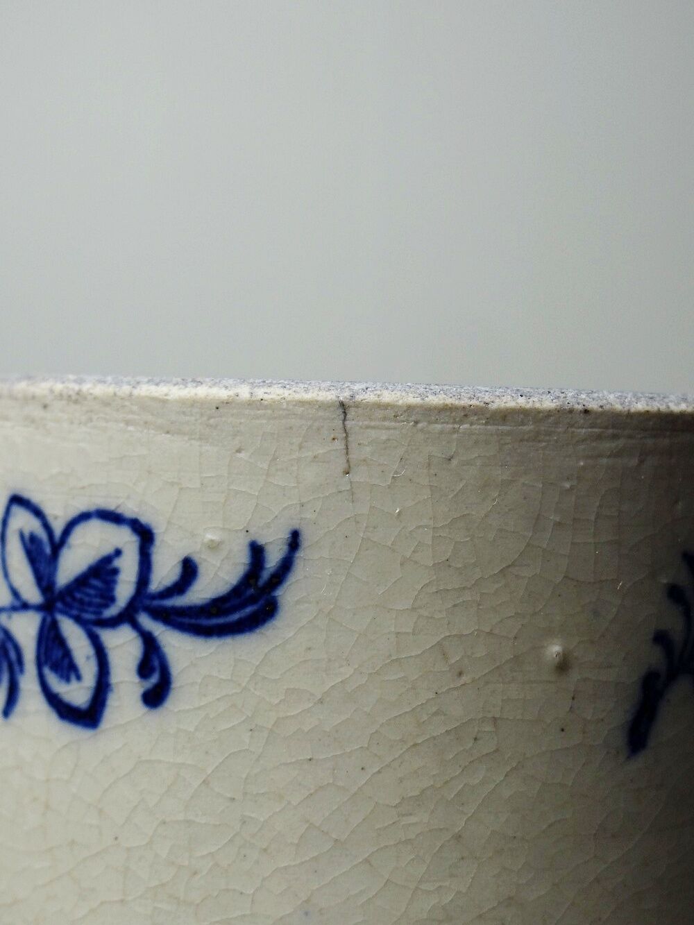 Fine earthenware pitcher with blue decoration, attributed to Saint-Uze, 19th century.