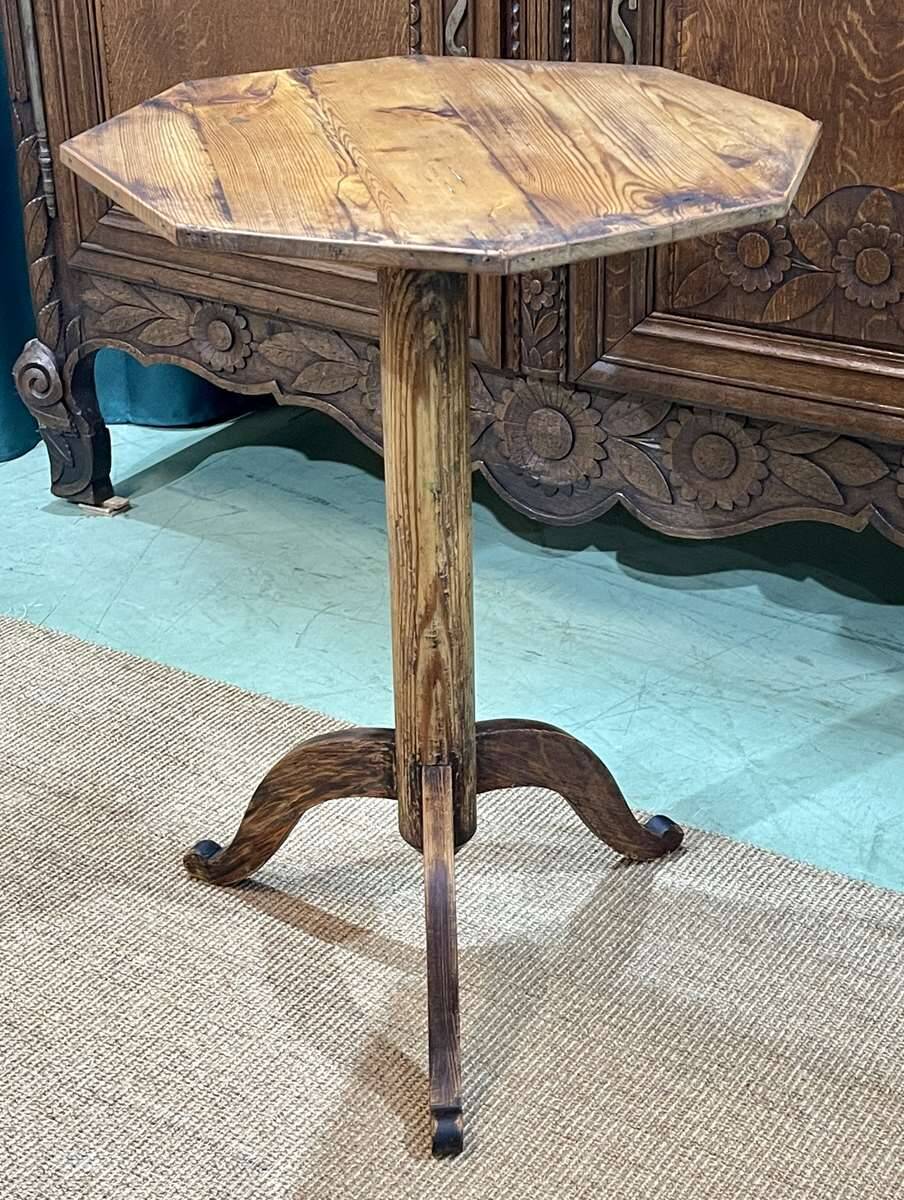 Fir pedestal table early 20th century