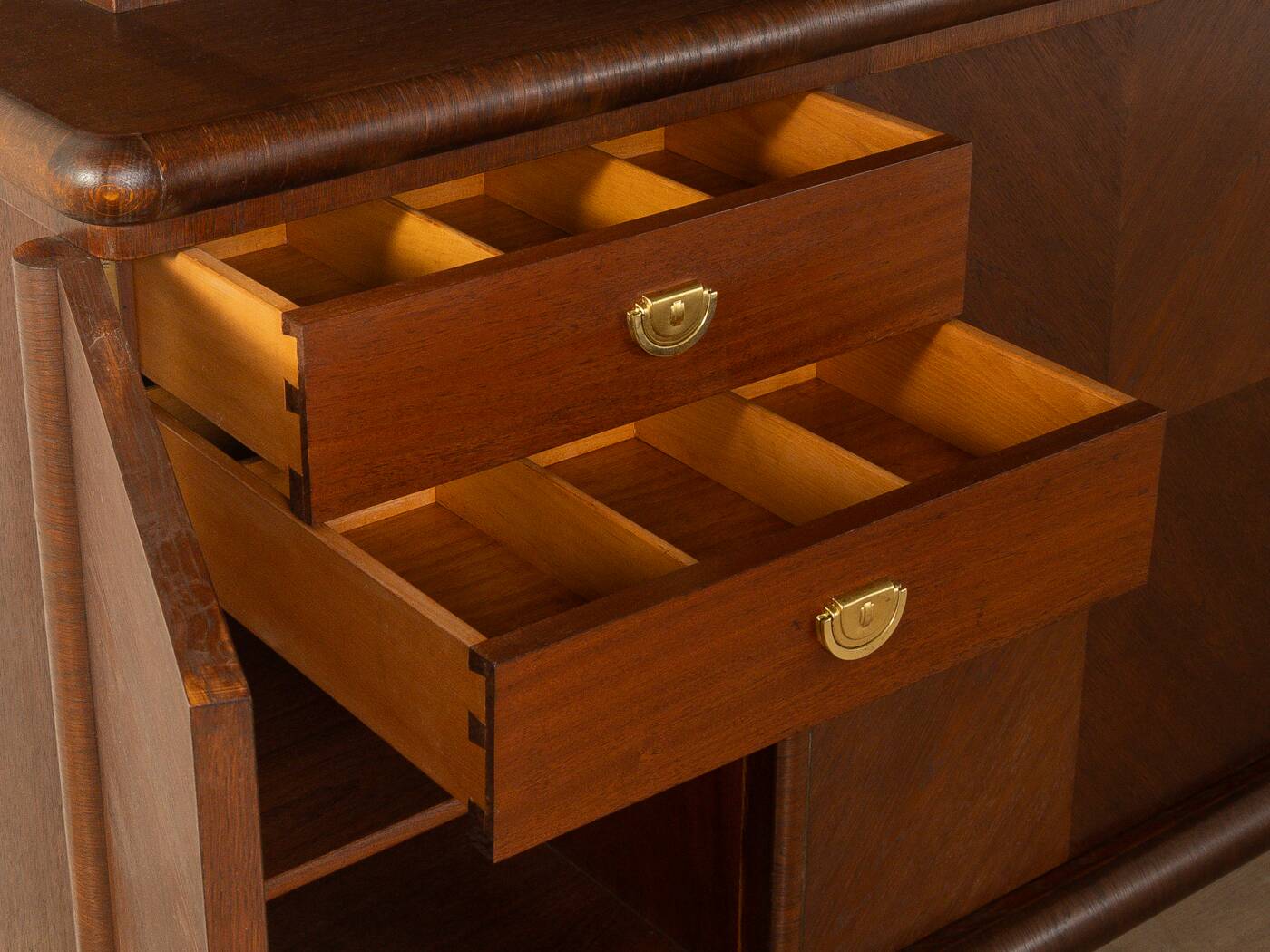 1920s Art Deco display cabinet