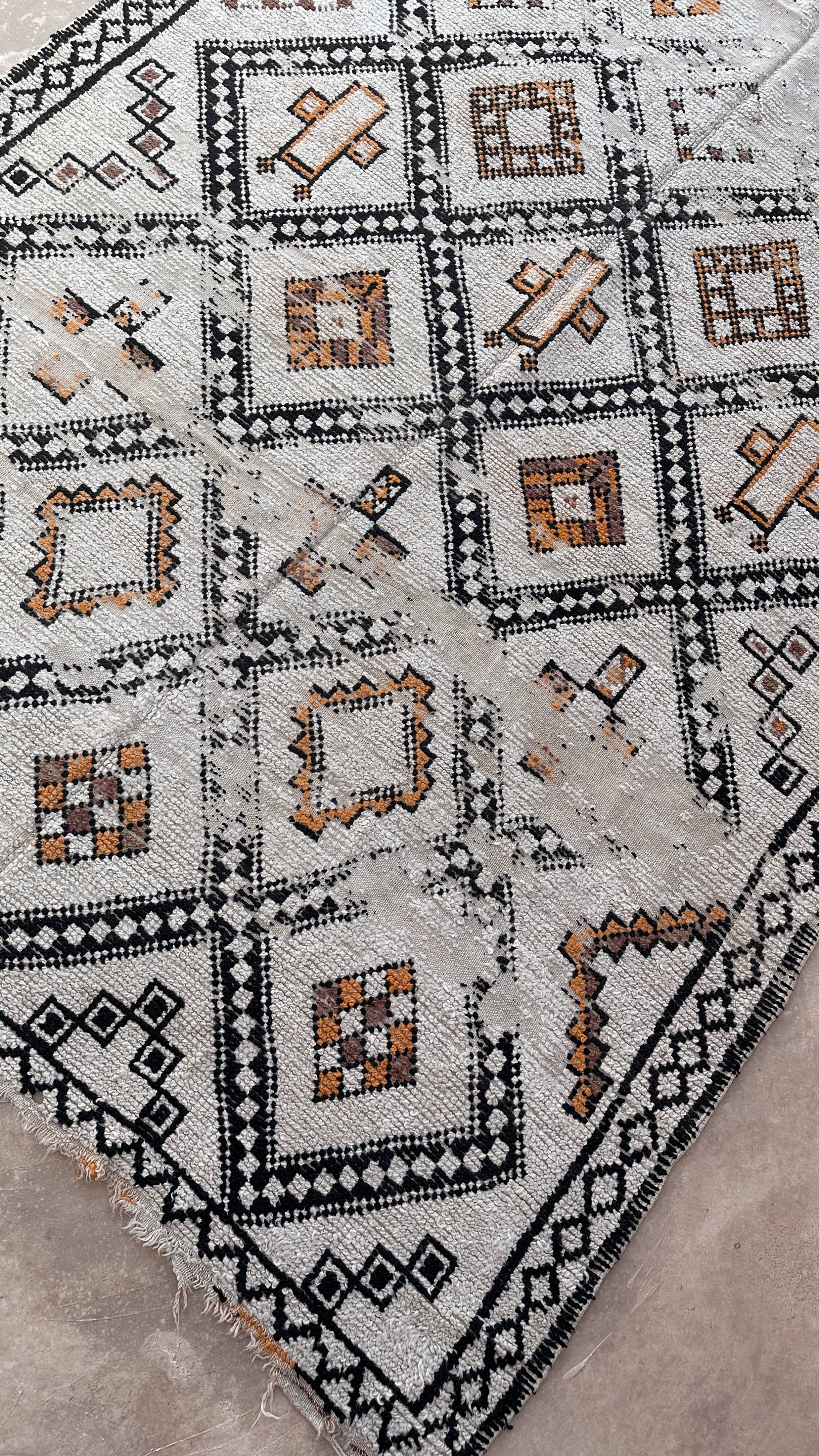 Moroccan rug - 197 x 350 cm