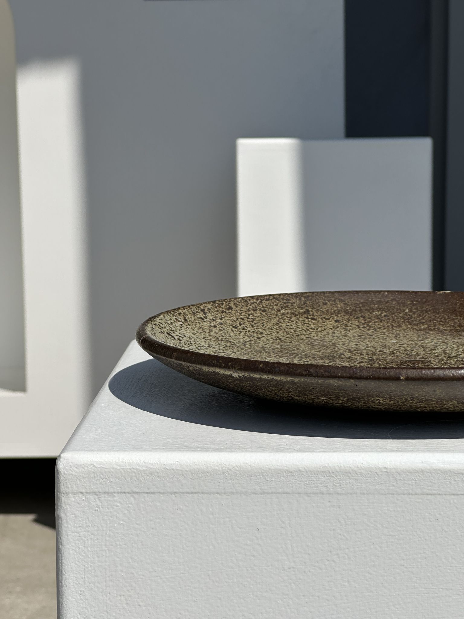 Plat en céramique vert indonésien D:26,5