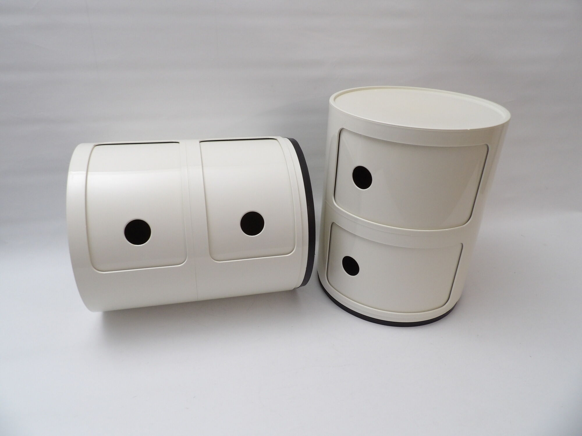 Paire de tables d'appoint ou bout de canapé Kartell par Anna Castelli