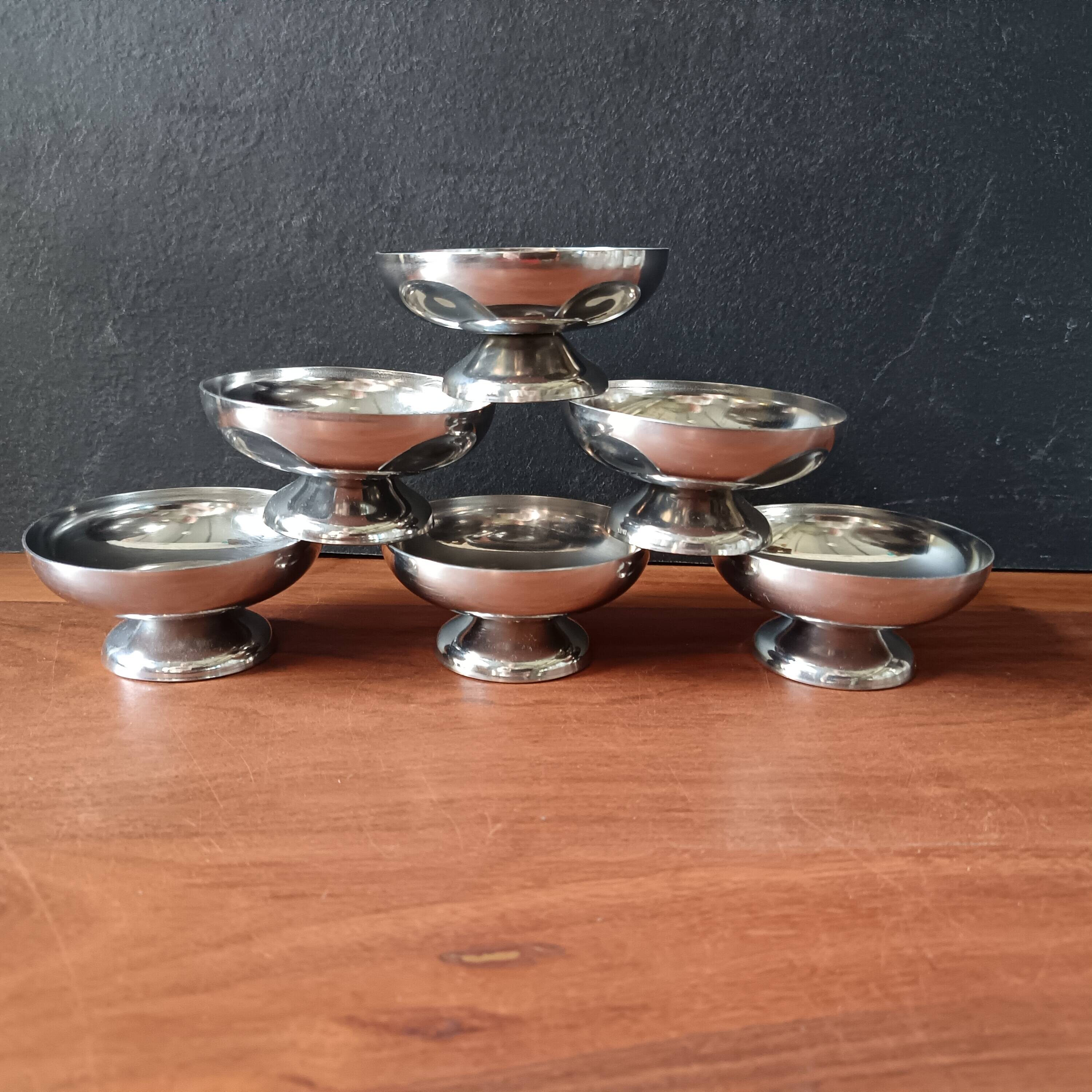 6 stainless steel ice cream cups and spoons, French, stainless steel bowl