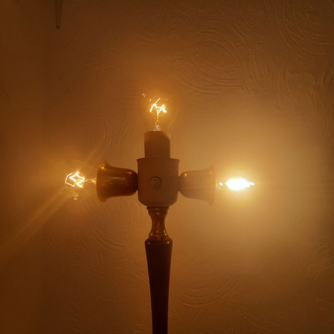 Tripod floor lamp - 1950s - wood and brass.