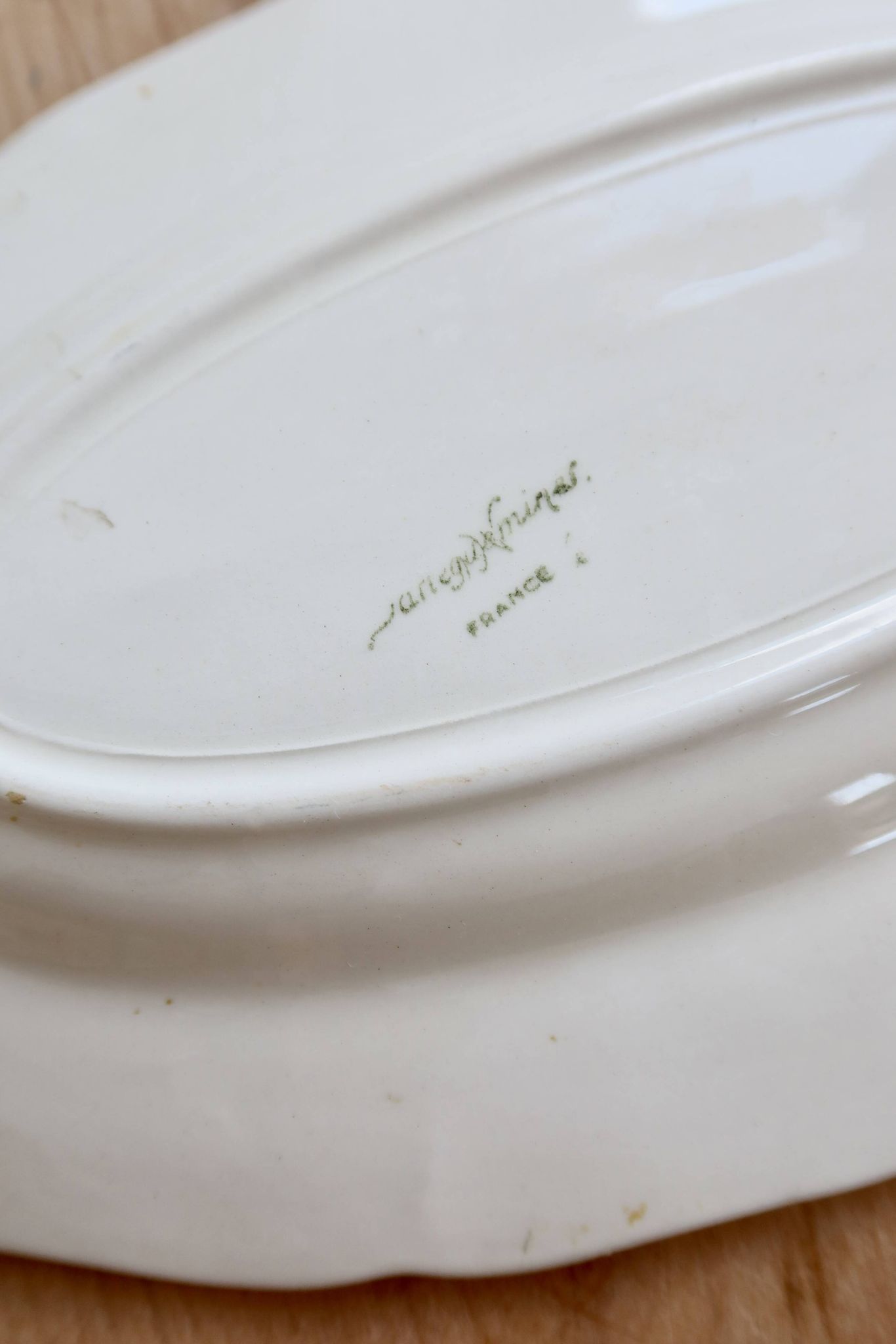 Ravier vintage Sarreguemines ivory earthenware – Scalloped rim