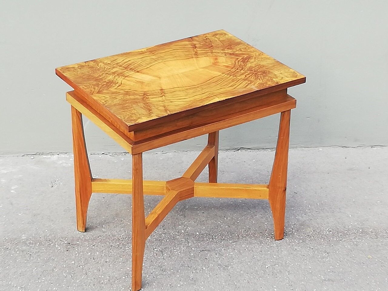 Art Deco table table in solid wood 40s