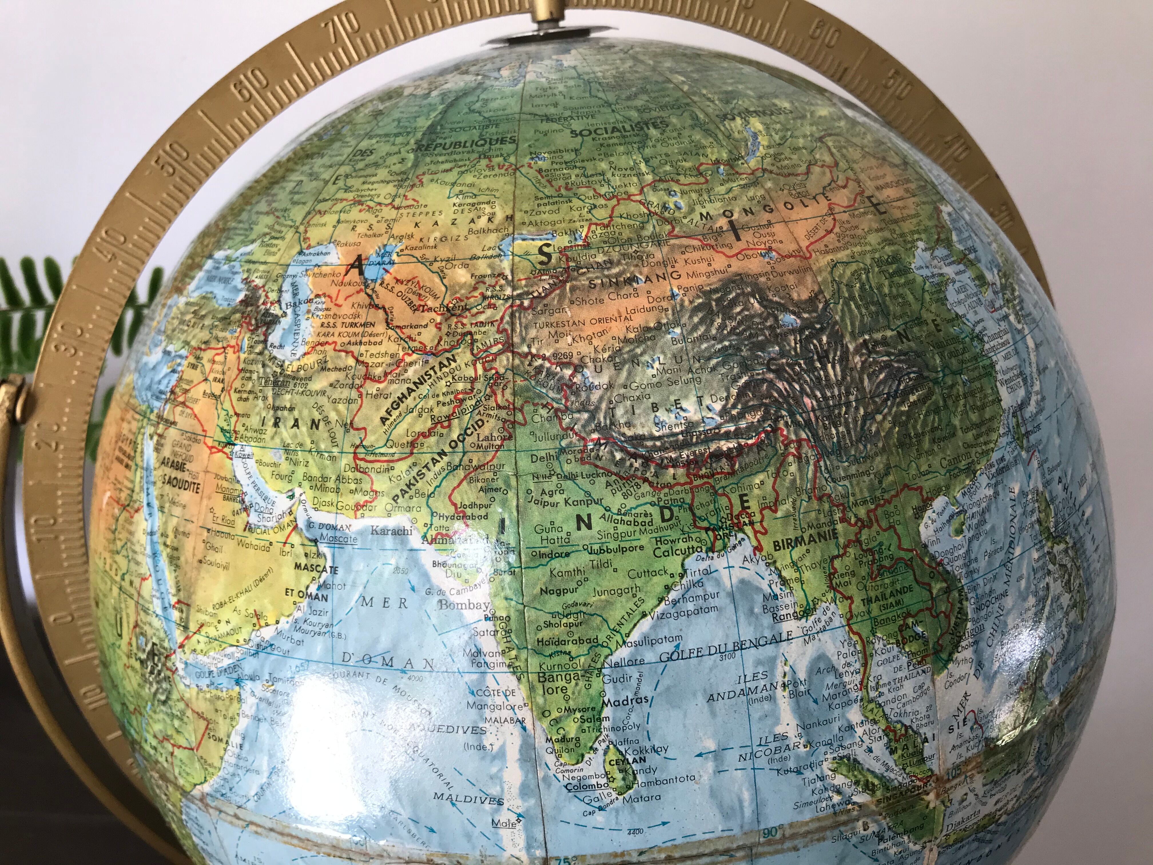 Globe Earth Scanglobe 1960 in relief, paper map and brass footing