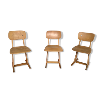 Series of 3 children's chairs casala wineing in light wood