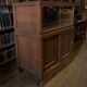 Armoire vitrine en bois vintage avec accent art déco