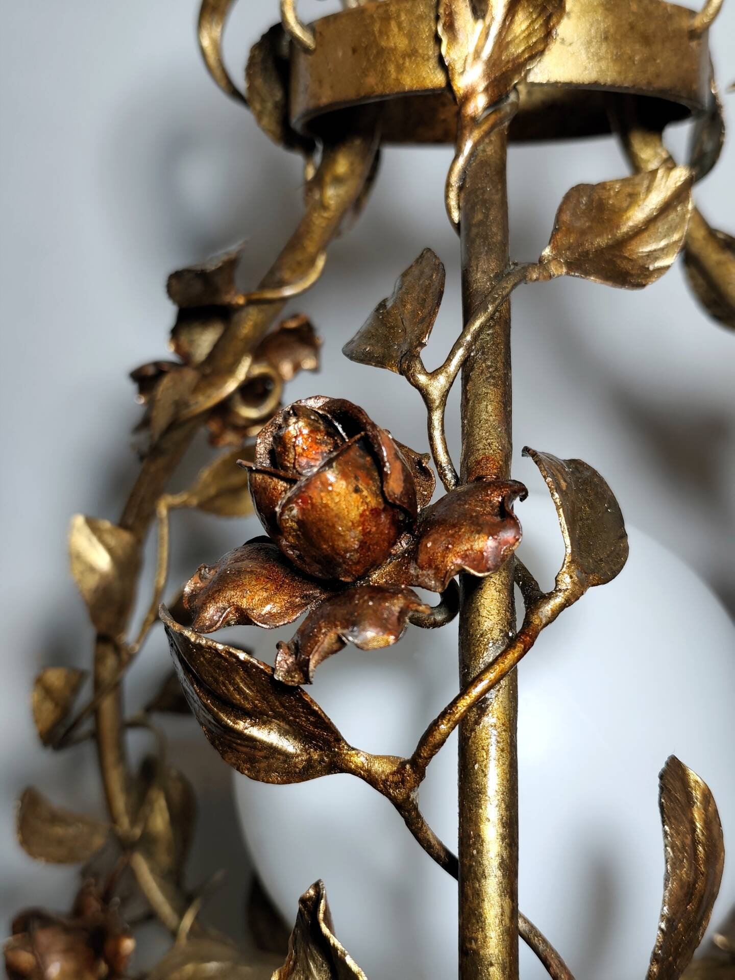 Suspension en fer forgé et enfeuille d'or, Espagne, années 1970