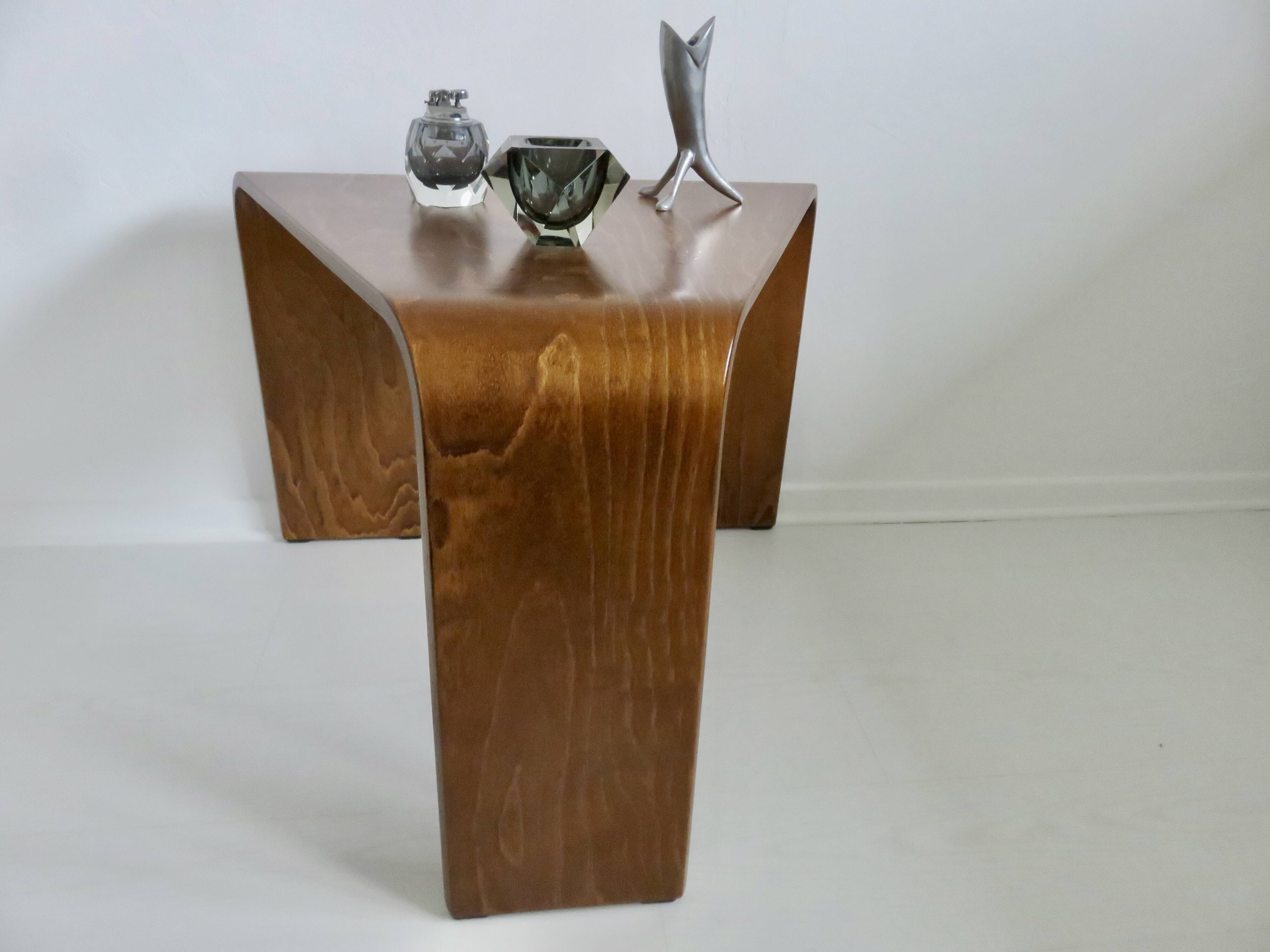 Table basse scandinave en bois cintré années 70