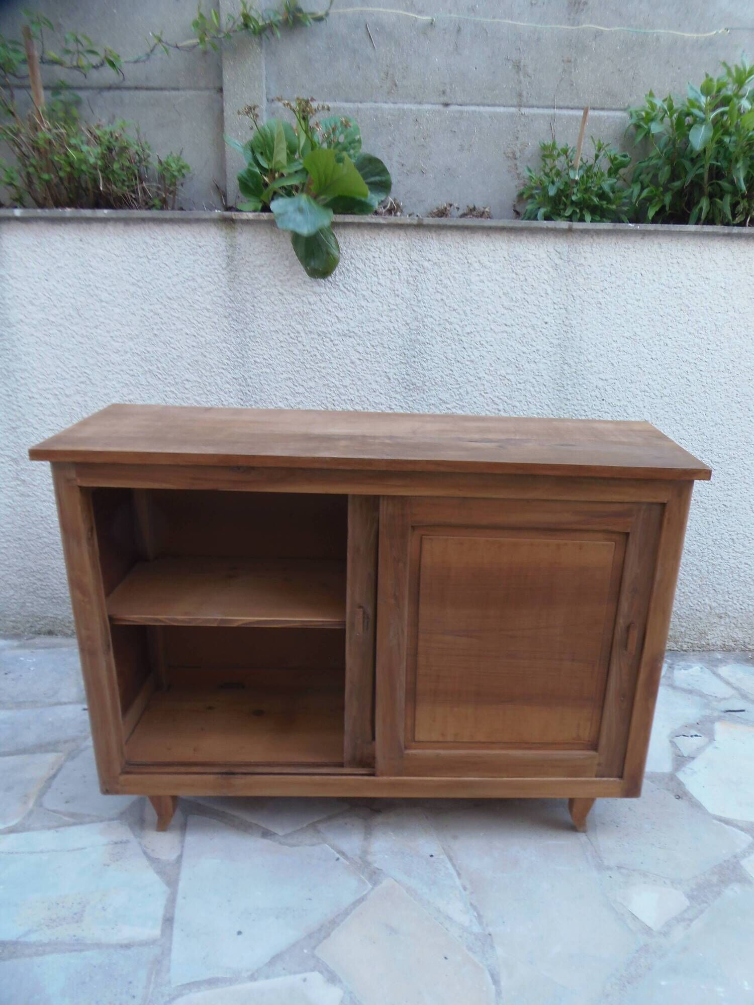 Vintage wooden buffet with a waxed finish, 2 sliding doors.