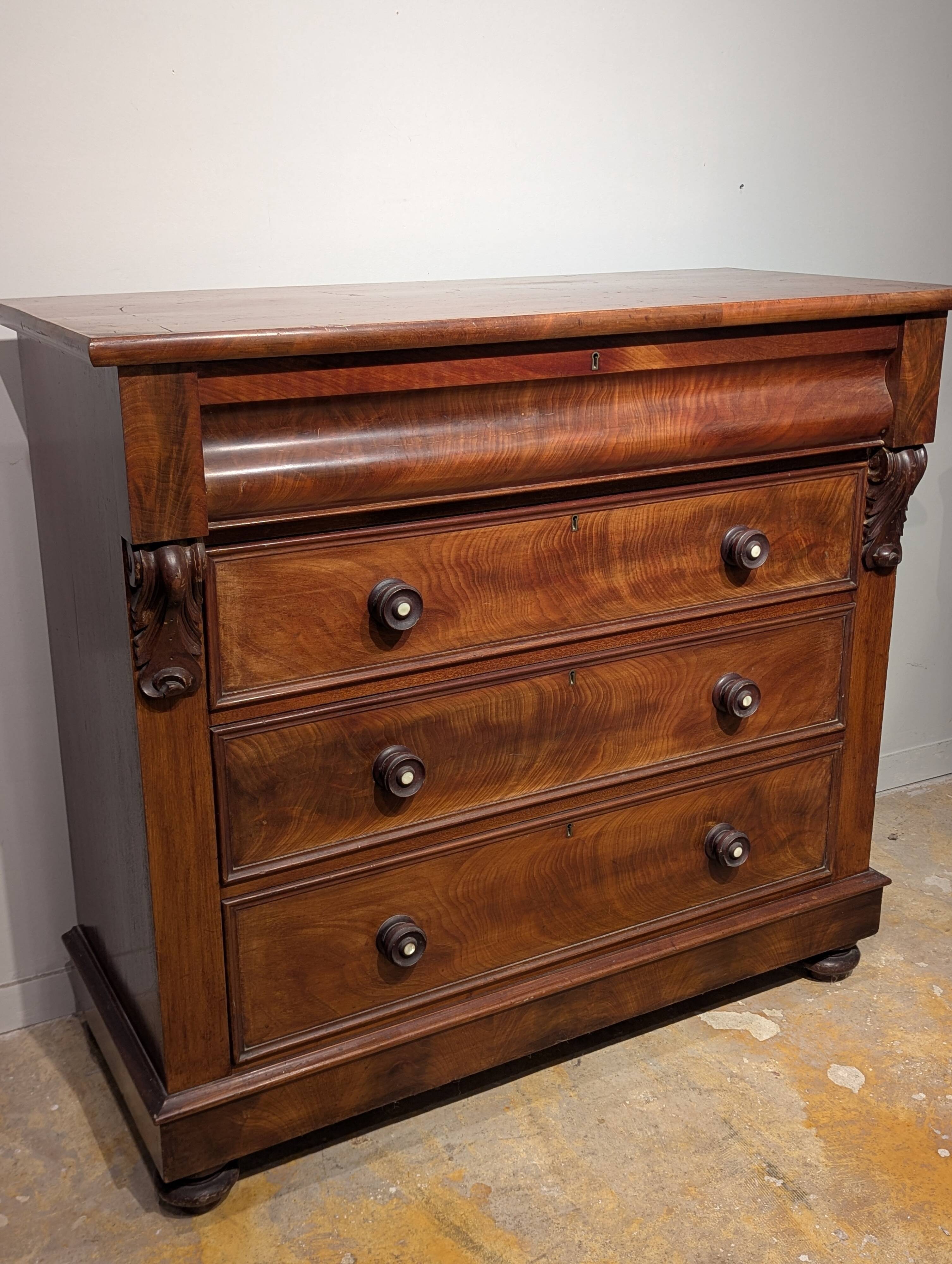 English mahogany chest of drawers