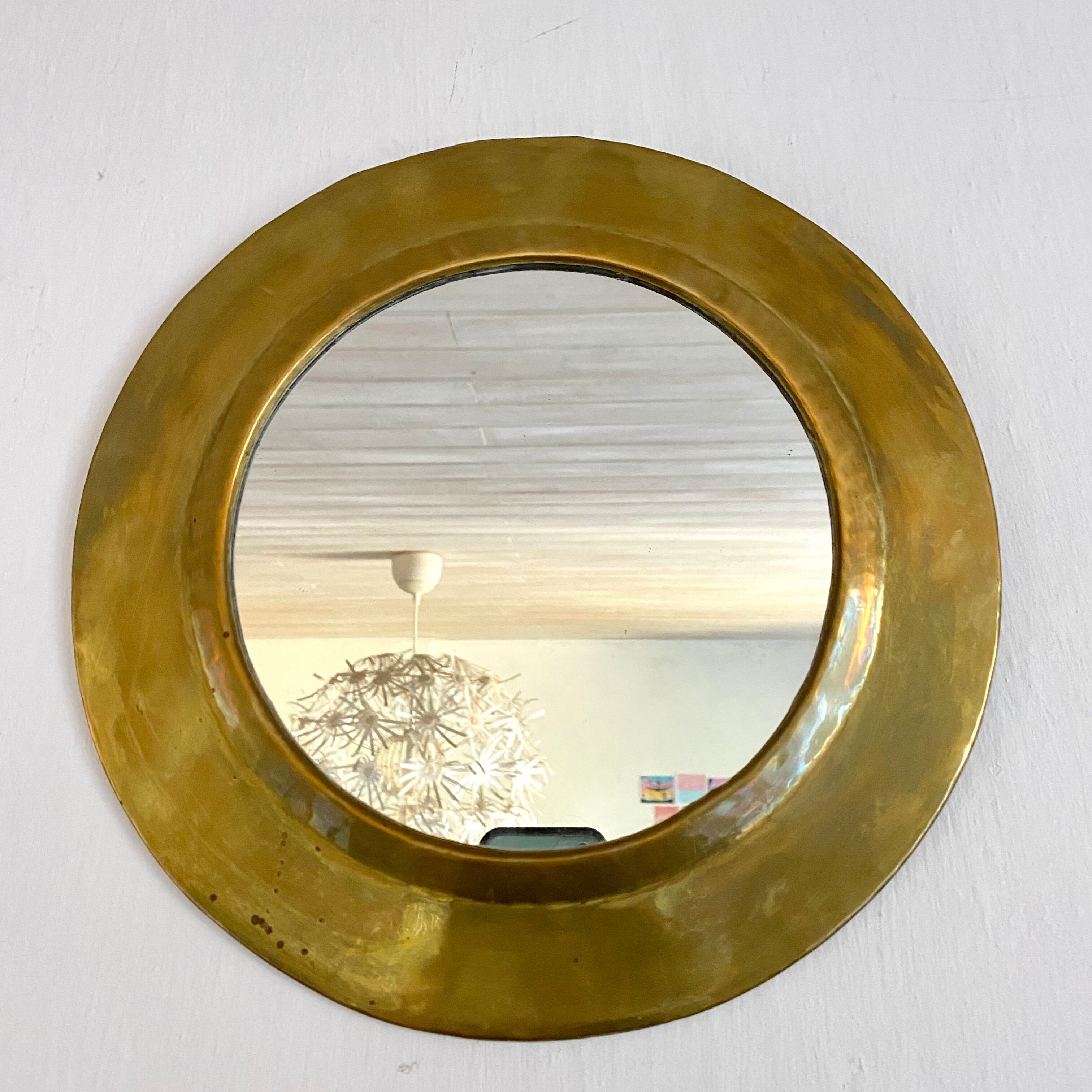 Round brass mirror 31 cm