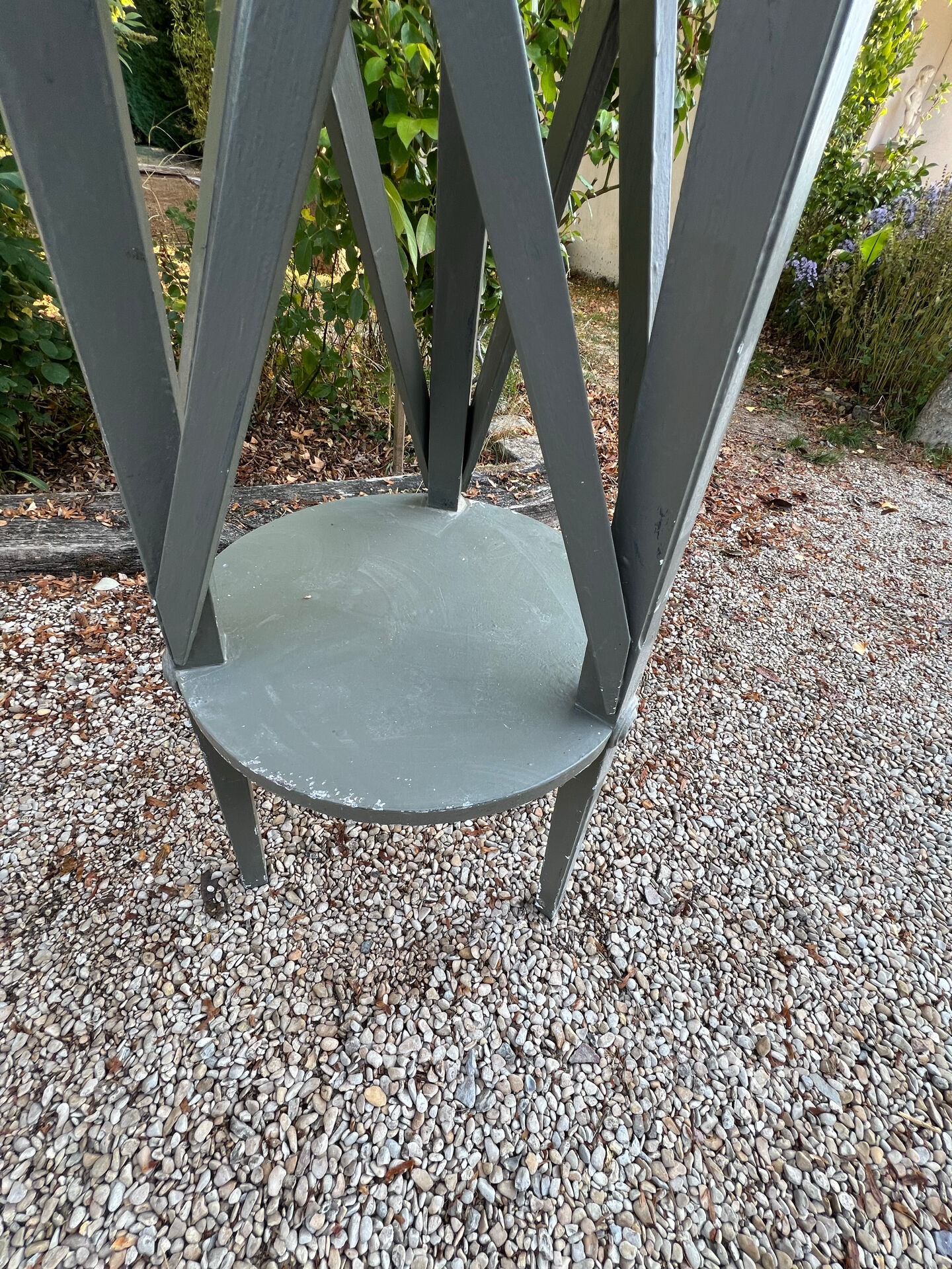 Wood sculptor's stool