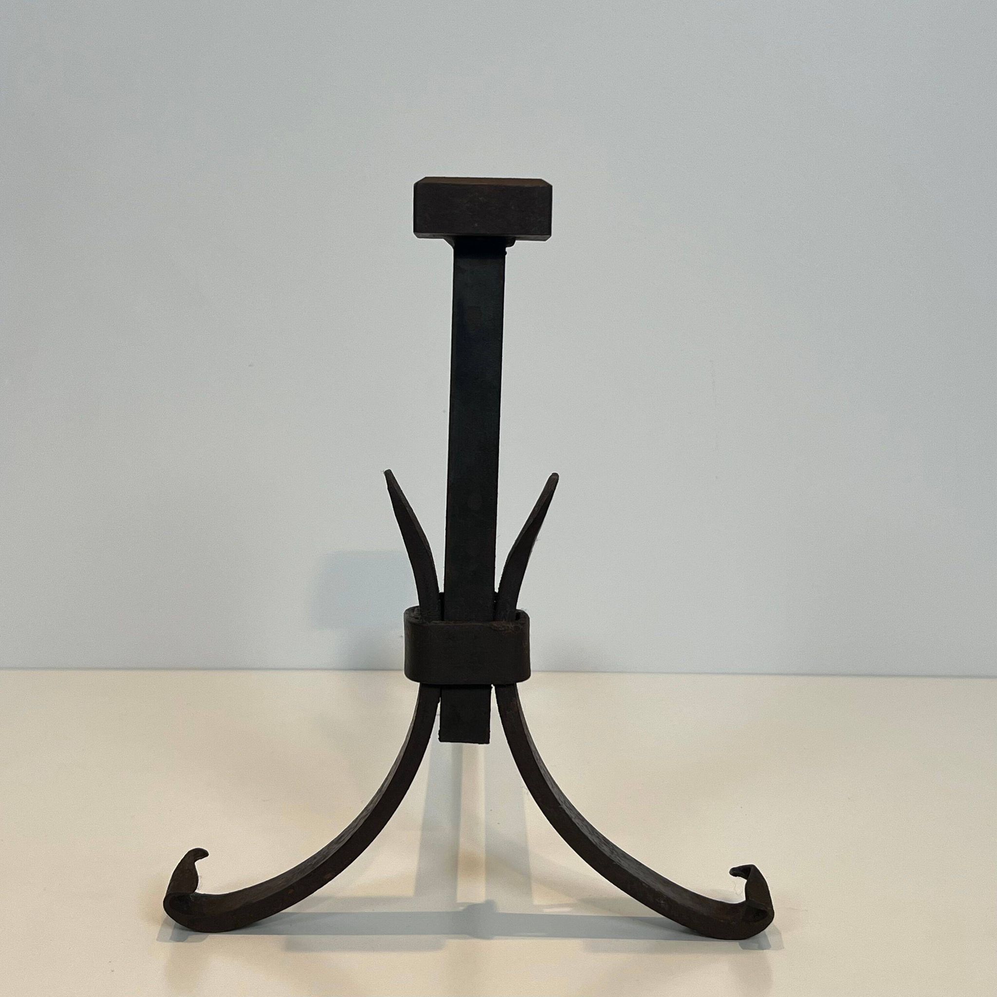 Paire de chenets modernistes en fer forgé