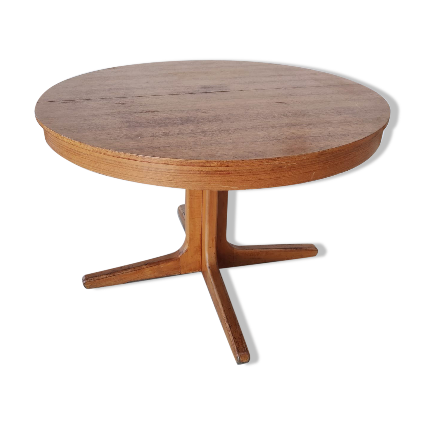 table à manger circulaire de style scandinave