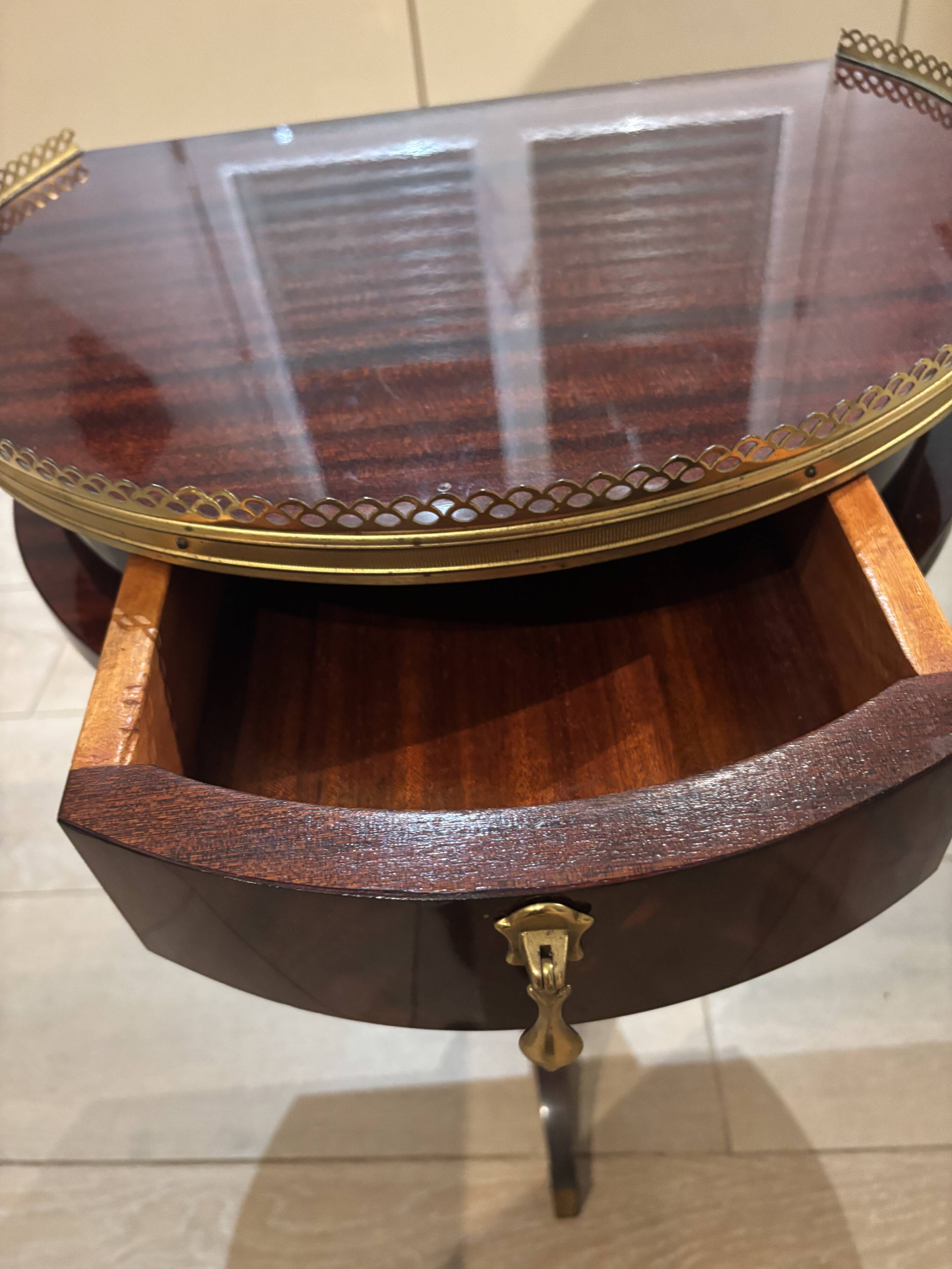 Empire style guéridon