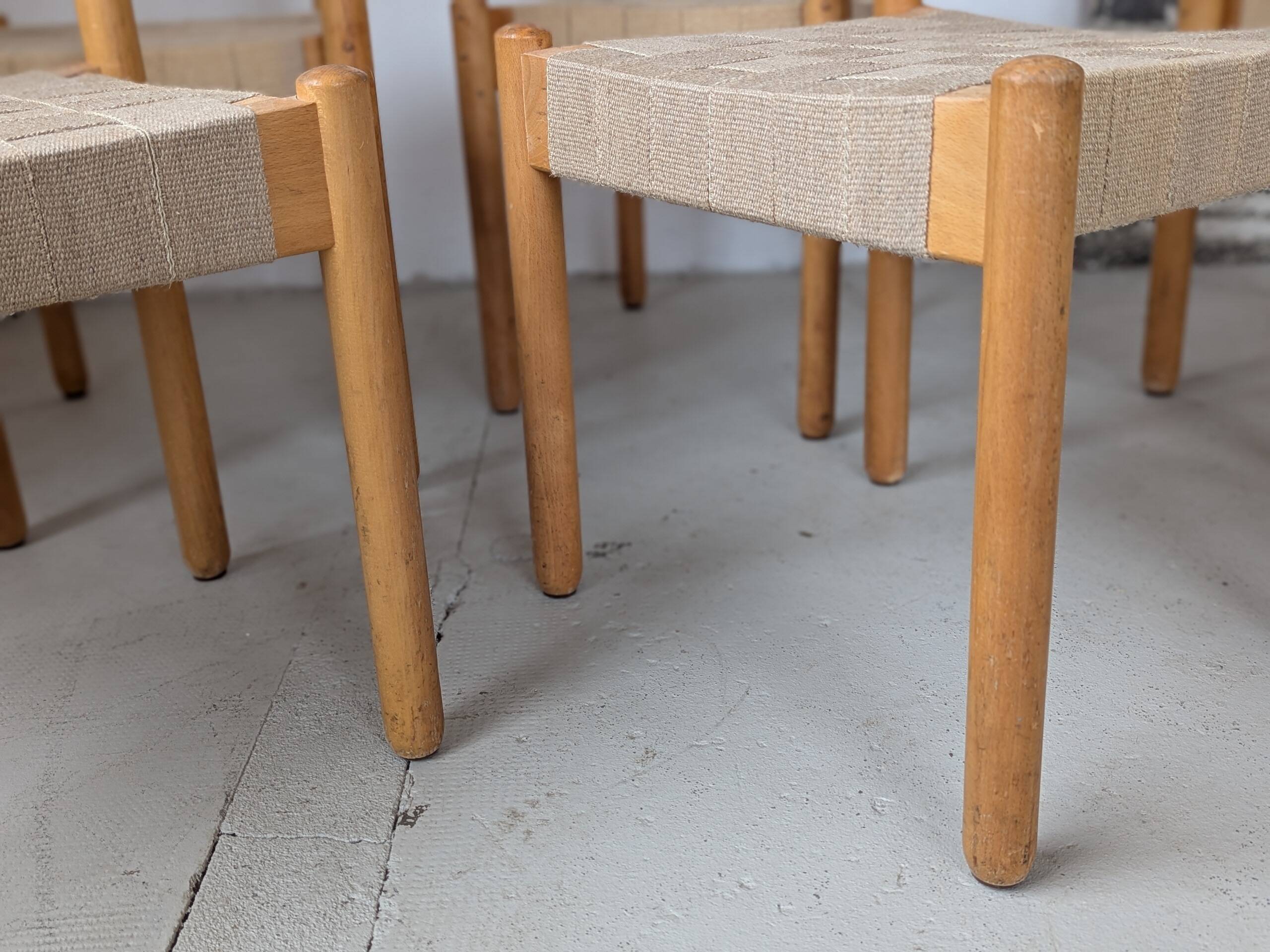 Set of 6 stackable chairs in beech and jute.
