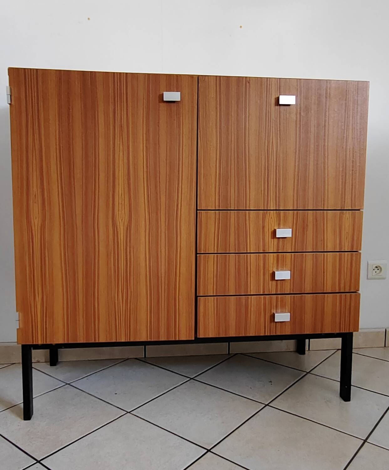 Superb and rare vintage 1960s sideboard