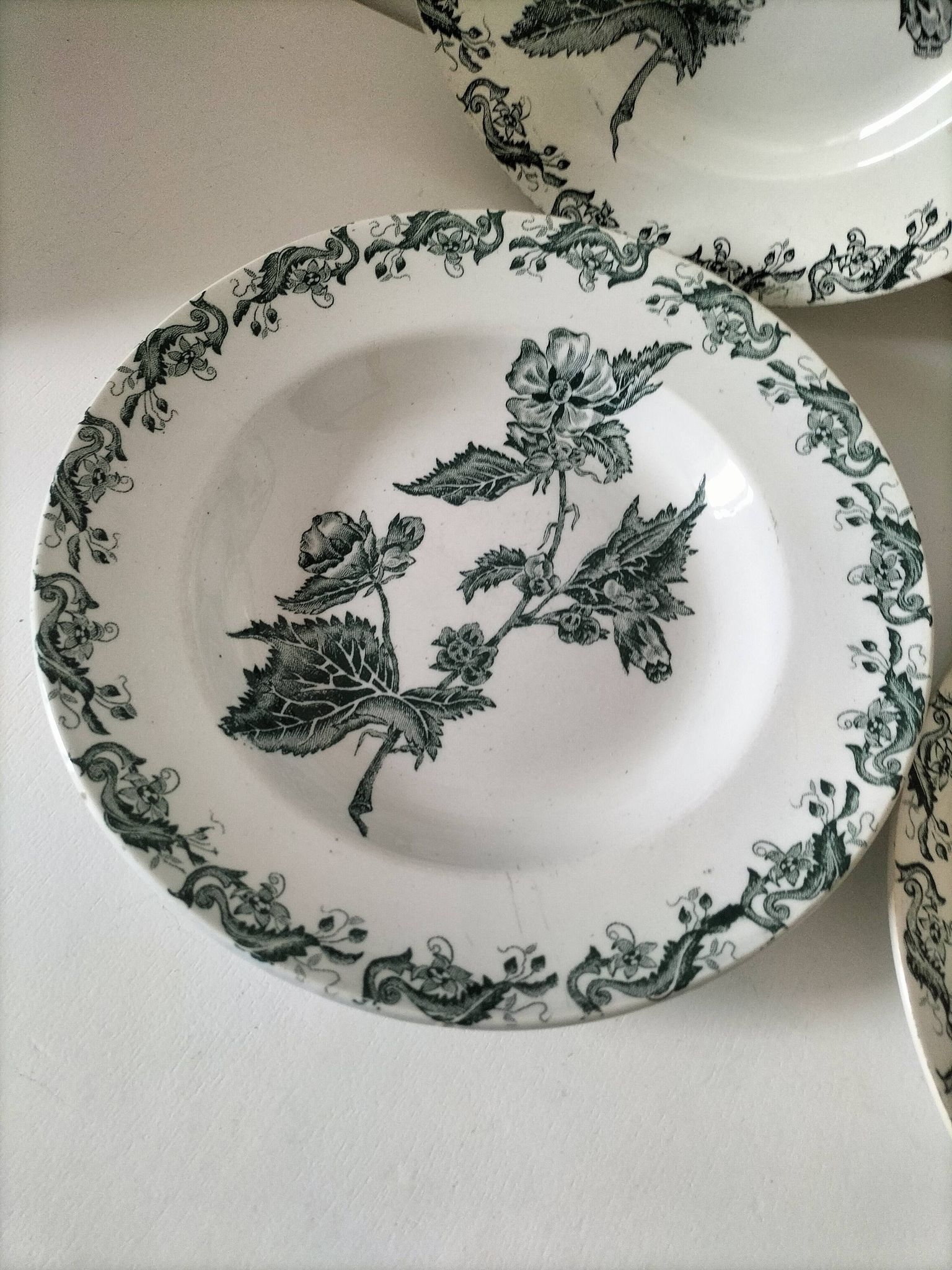 4 assiettes terre de fer A. Lebacqz & M. Bouchart modèle Richelieu