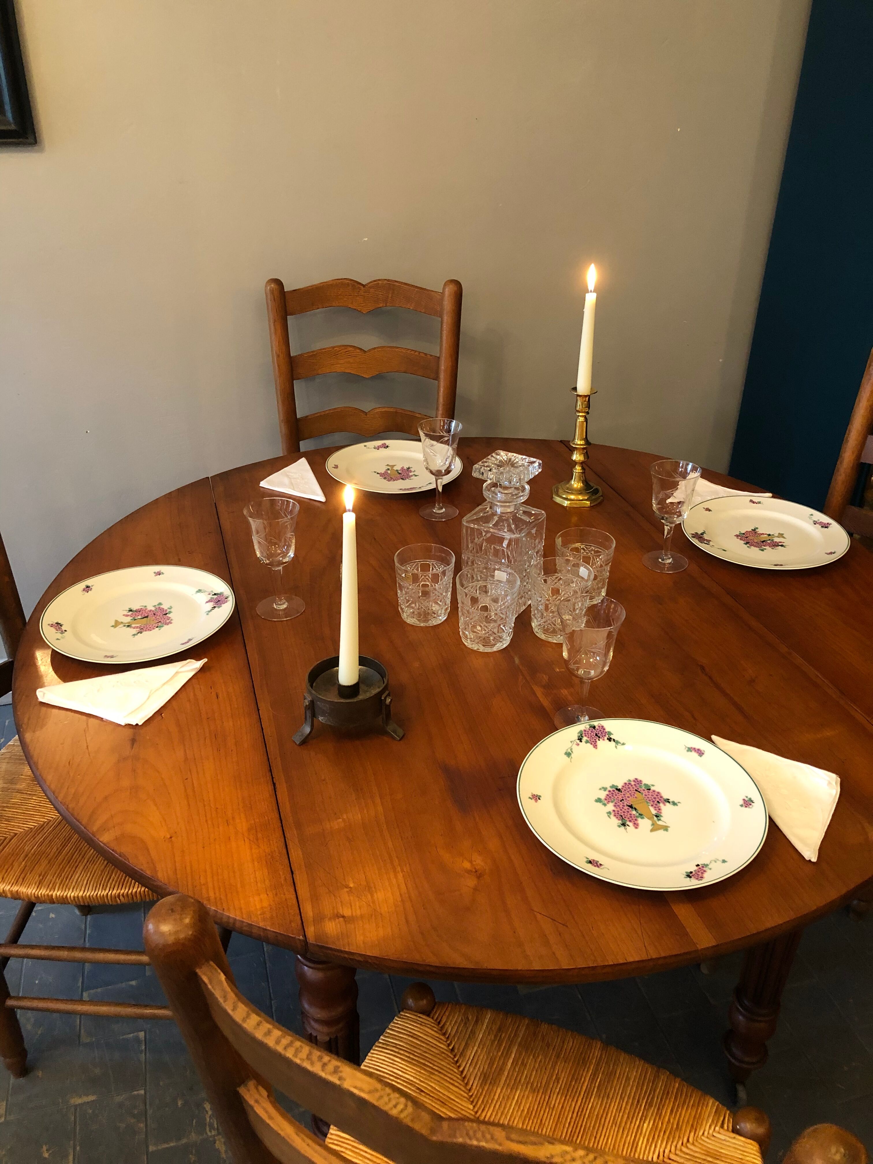 Round table with antique flaps
