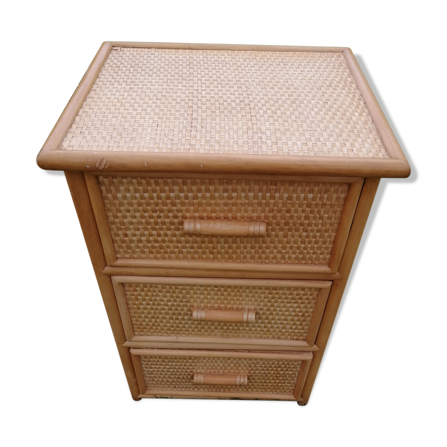 Commode en bois et osier