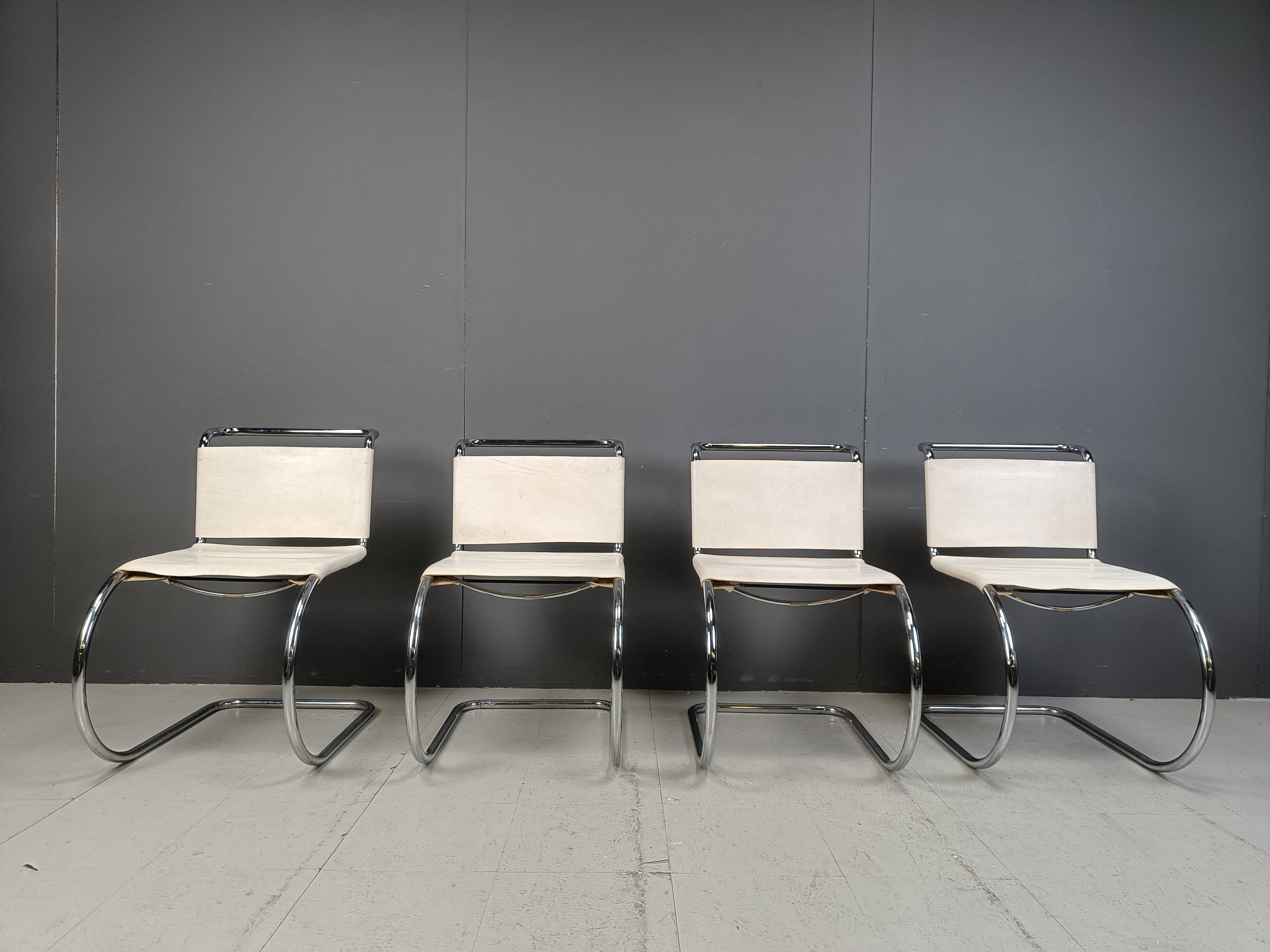 Ensemble de 4 chaises de salle à manger par Mies van der Rohe pour Knoll International, années 1970