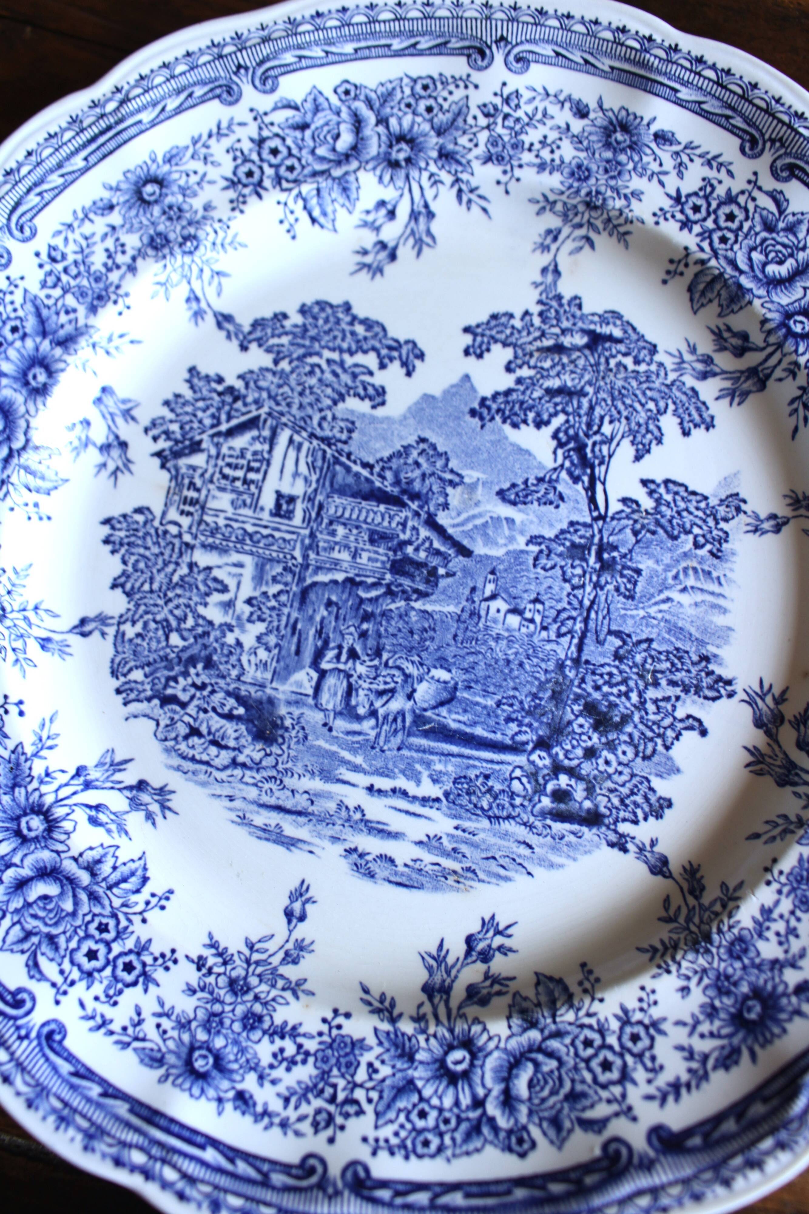 A set of 6 flat plates pairs Sarreguemines Lunéville Blue Flowers.