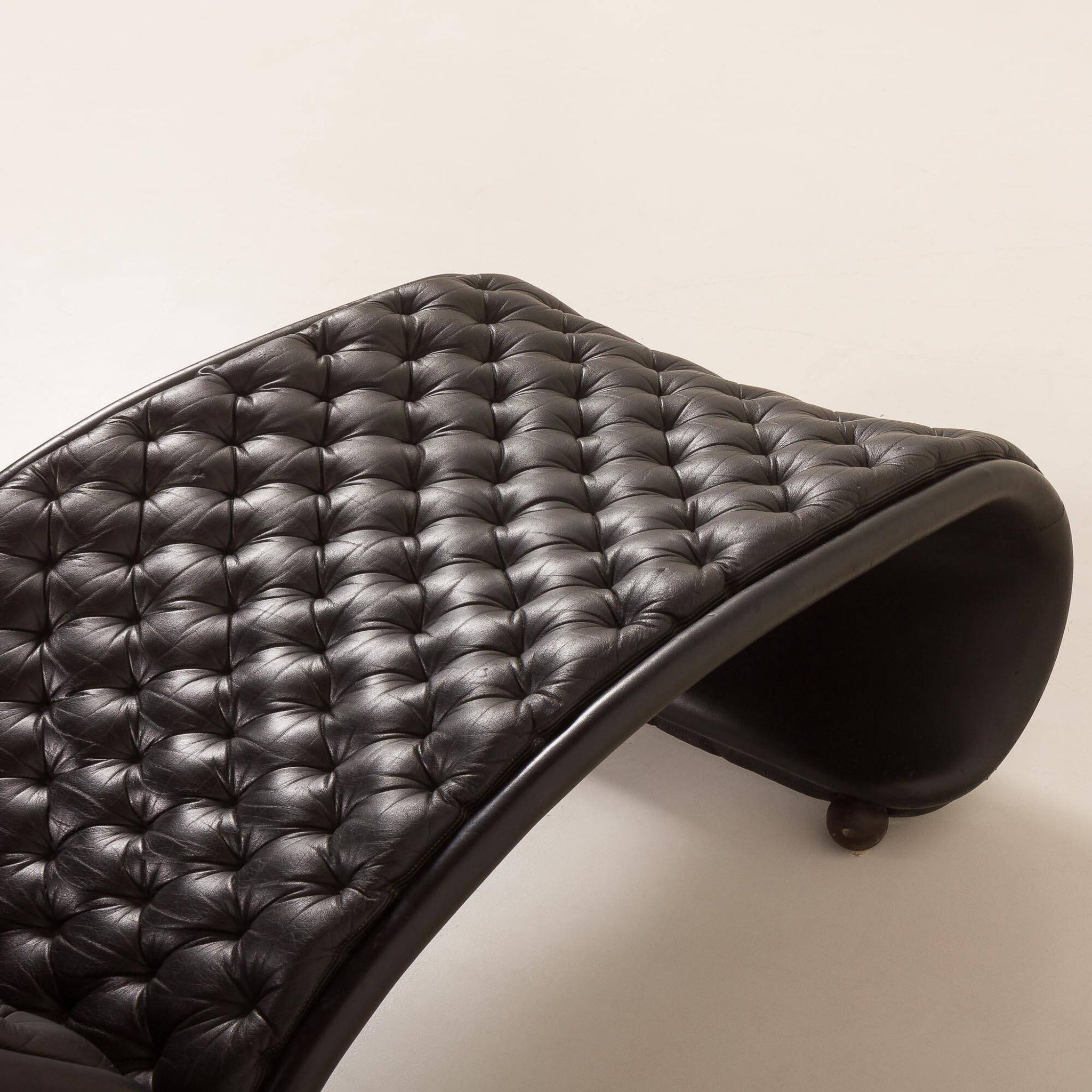 Verner Panton black leather chaise longue for Fritz Hansen, 1970s