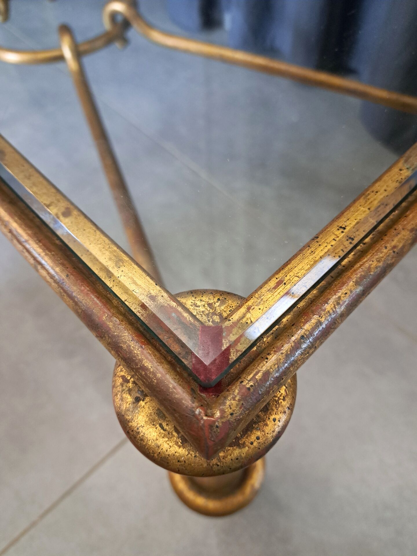 Table basse Hermes de G. Banci en métal doré