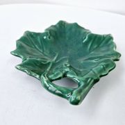Plate and its 6 vintage bowls from Vallauris, green ceramic in the shape of a leaf.