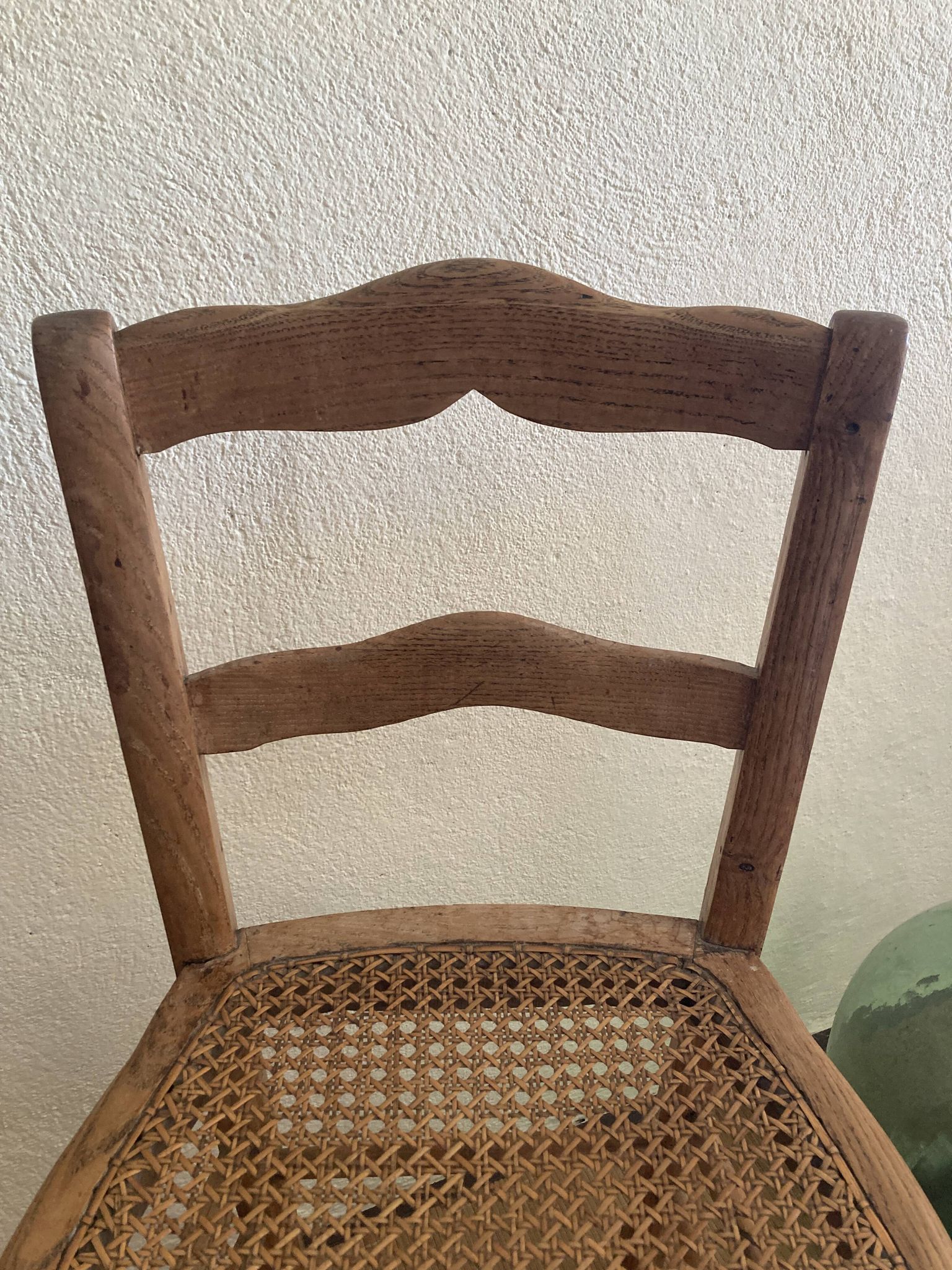 Lot de deux chaises ancienne avec cannage