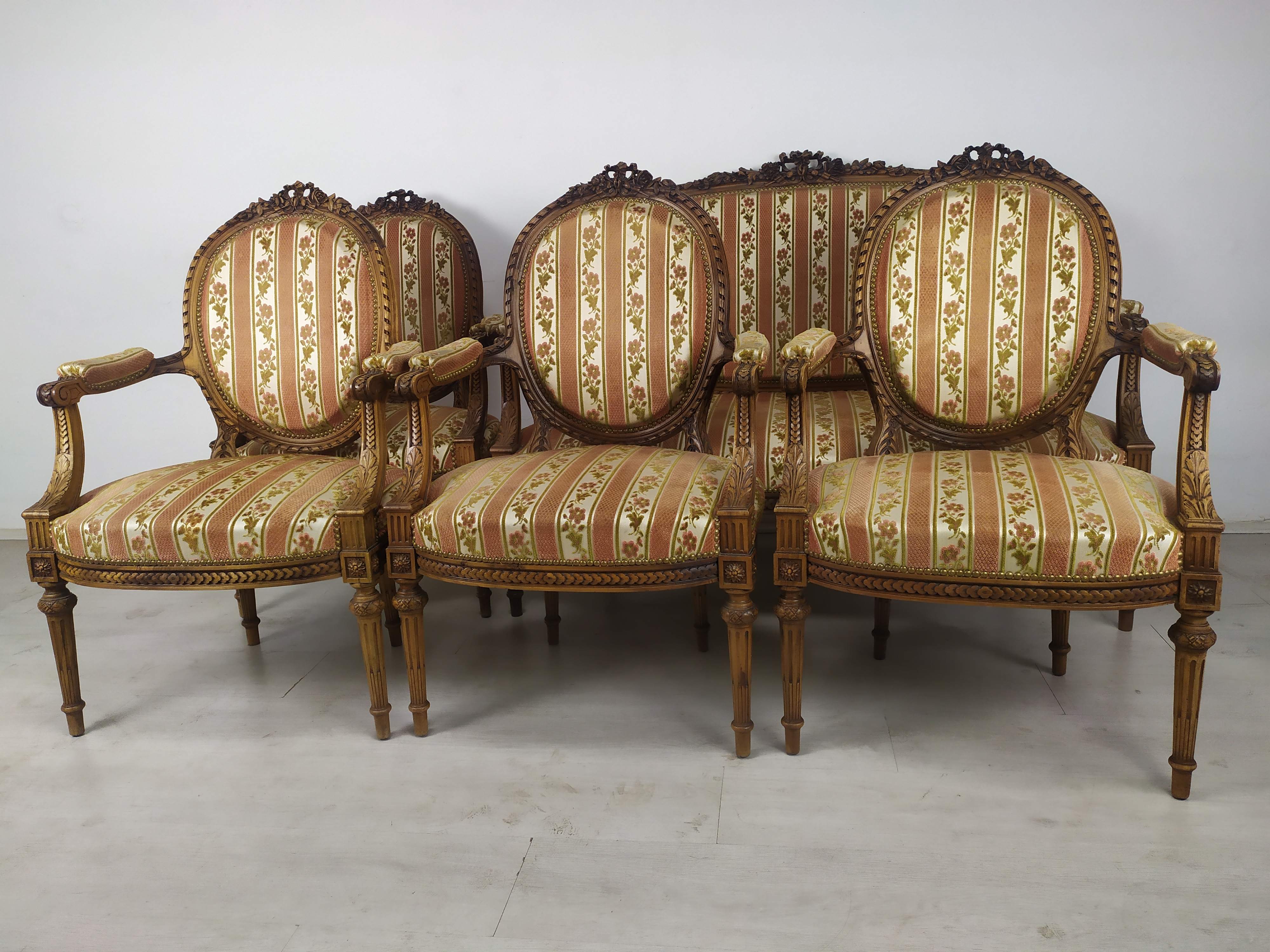 Lounge armchairs bench medallion