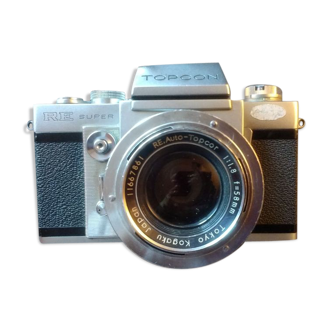 TOPCON RE Super film camera