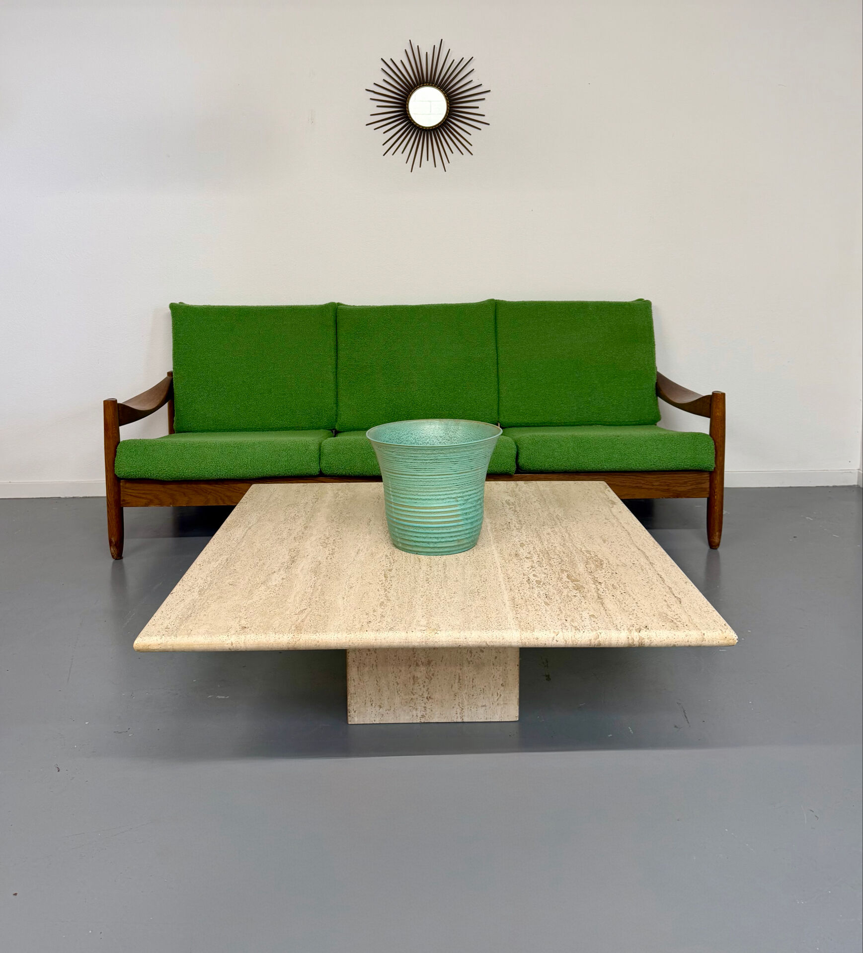 Vintage 3-seater canapé in solid oak with boucle fabric, Scandinavian design from the 70s.