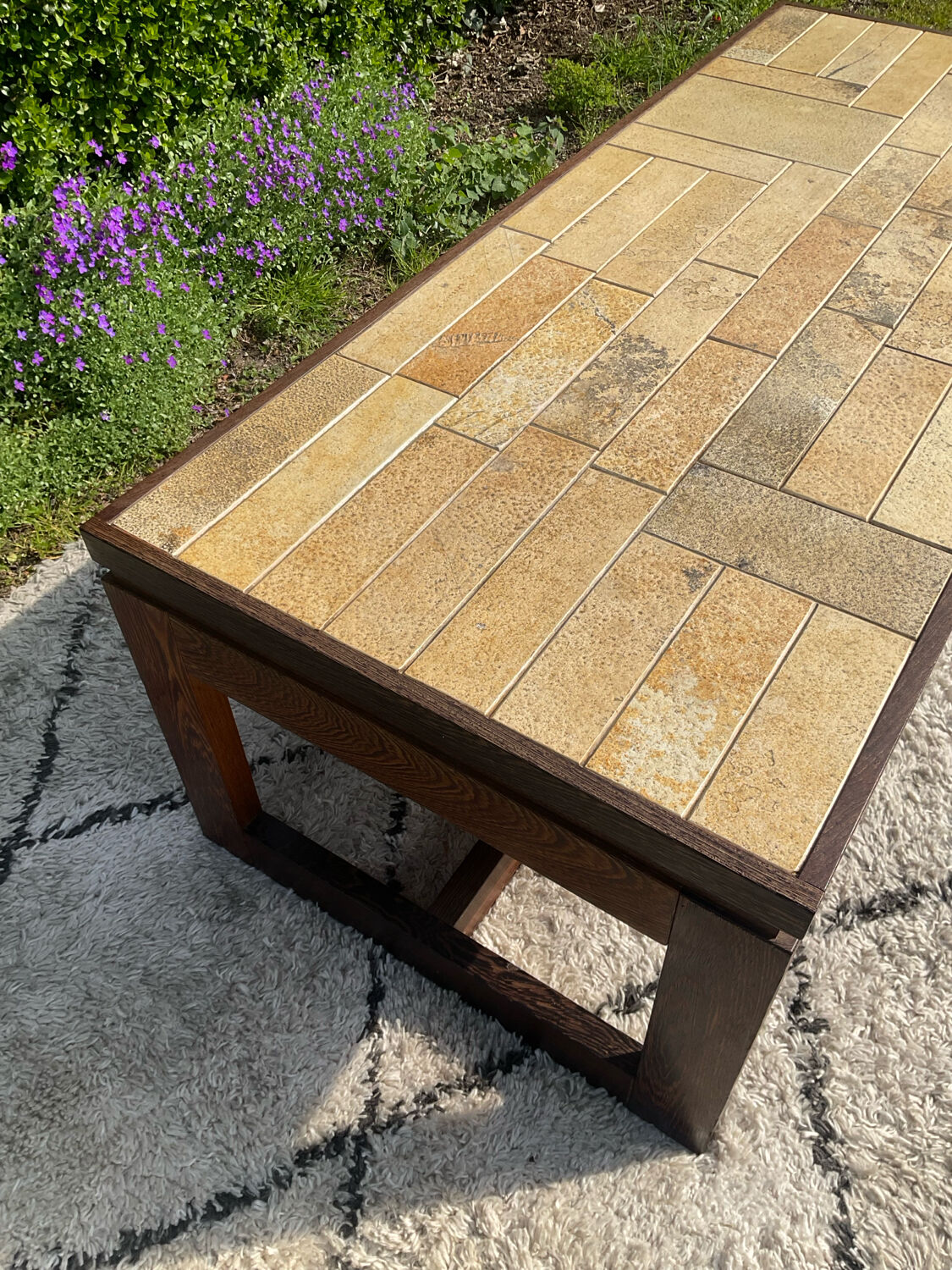 Vintage coffee table in rosewood and ceramic.