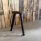 Tabouret tripode brutaliste