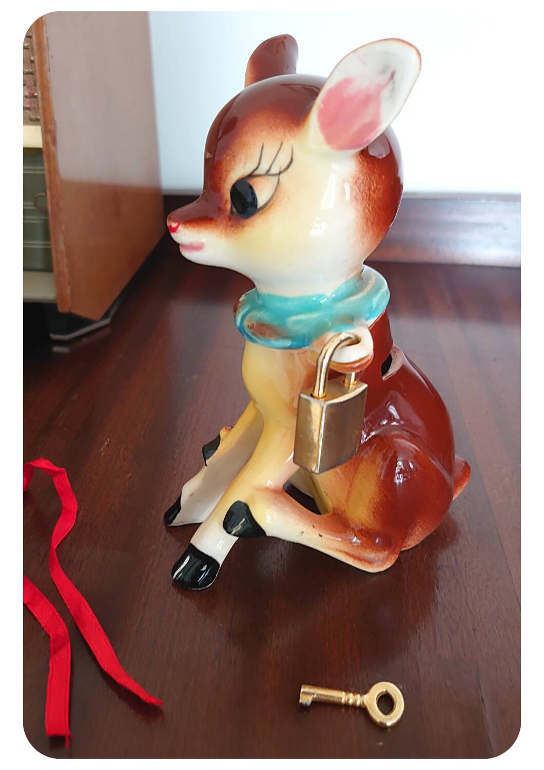 Tirelire de cerf en céramique vintage avec serrure et clé